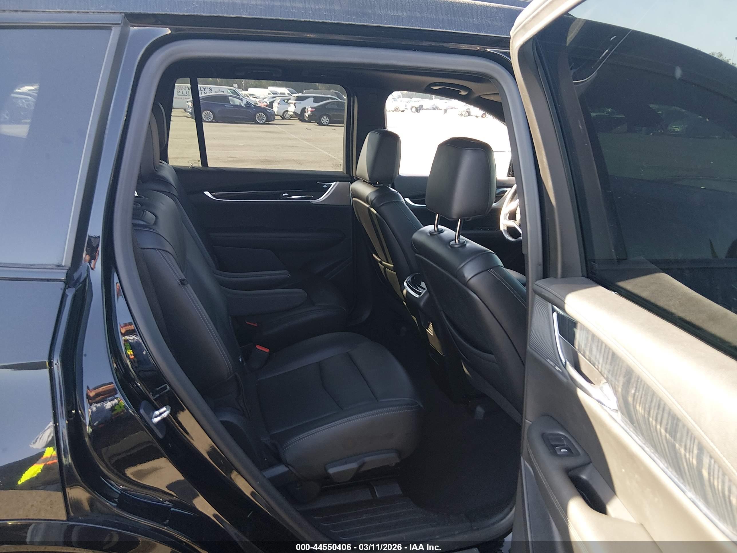 CADILLAC XT6 image 8