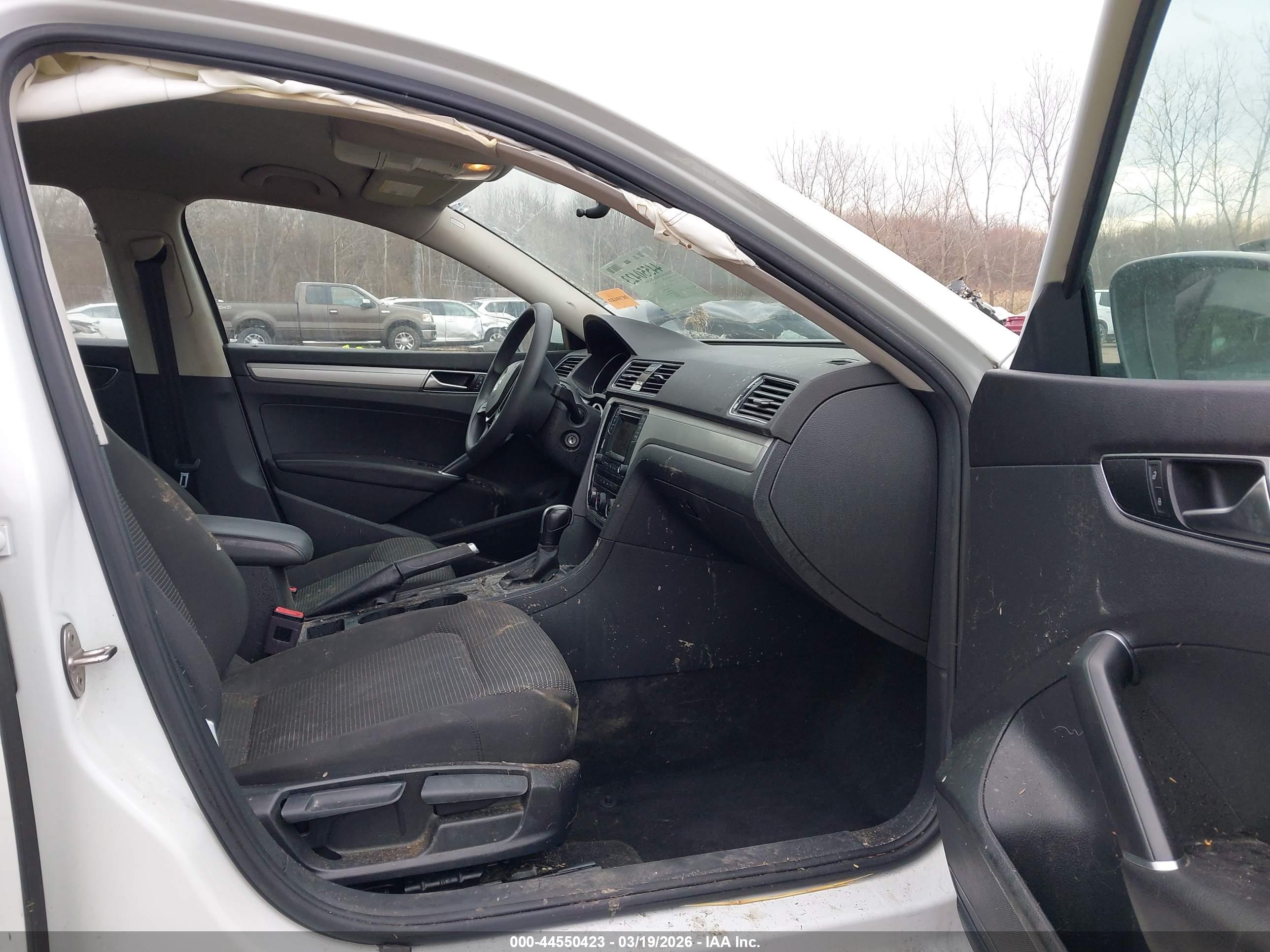 VOLKSWAGEN PASSAT image 5