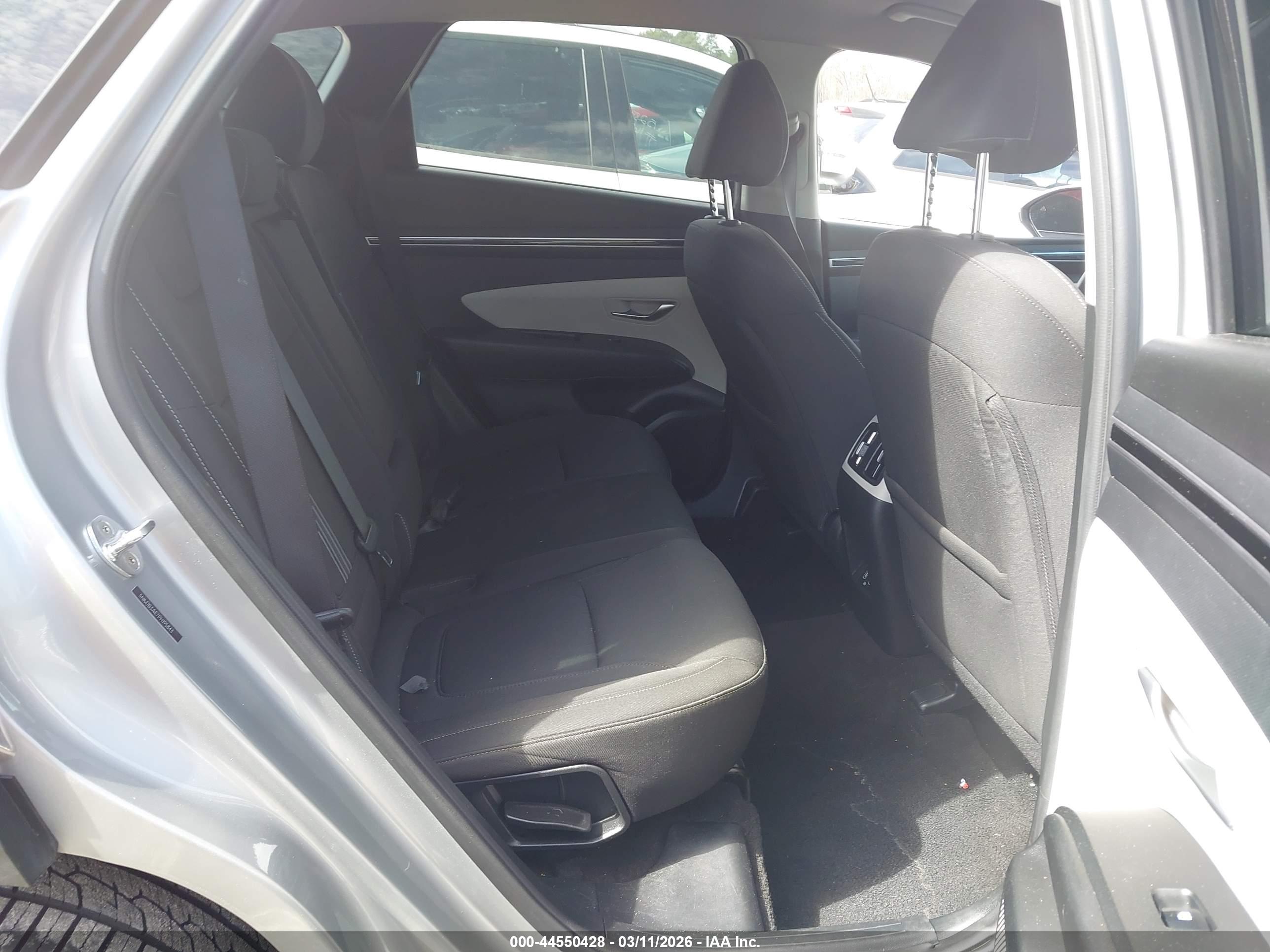 HYUNDAI TUCSON image 8