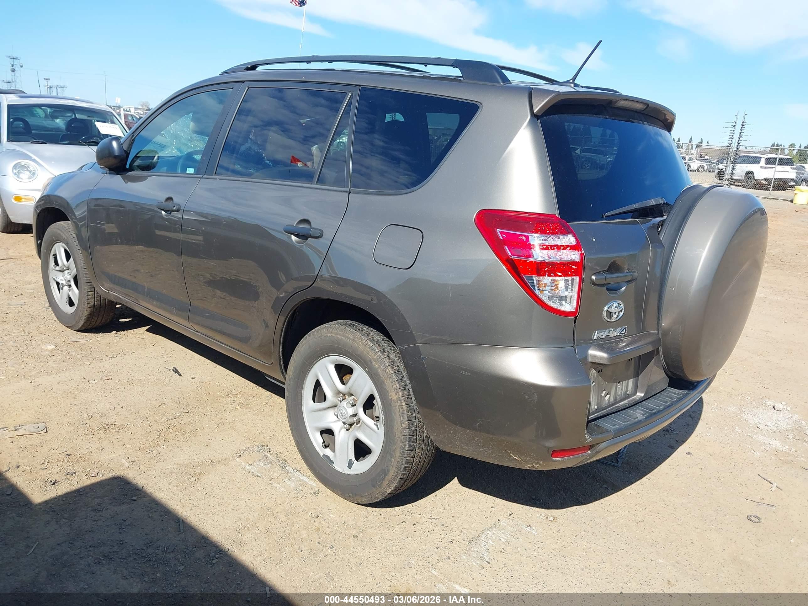 TOYOTA RAV4 image 3