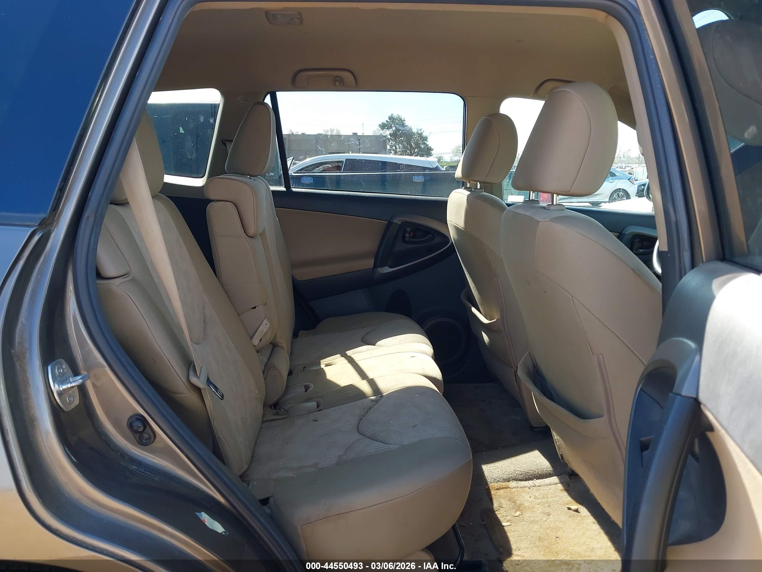 TOYOTA RAV4 image 8