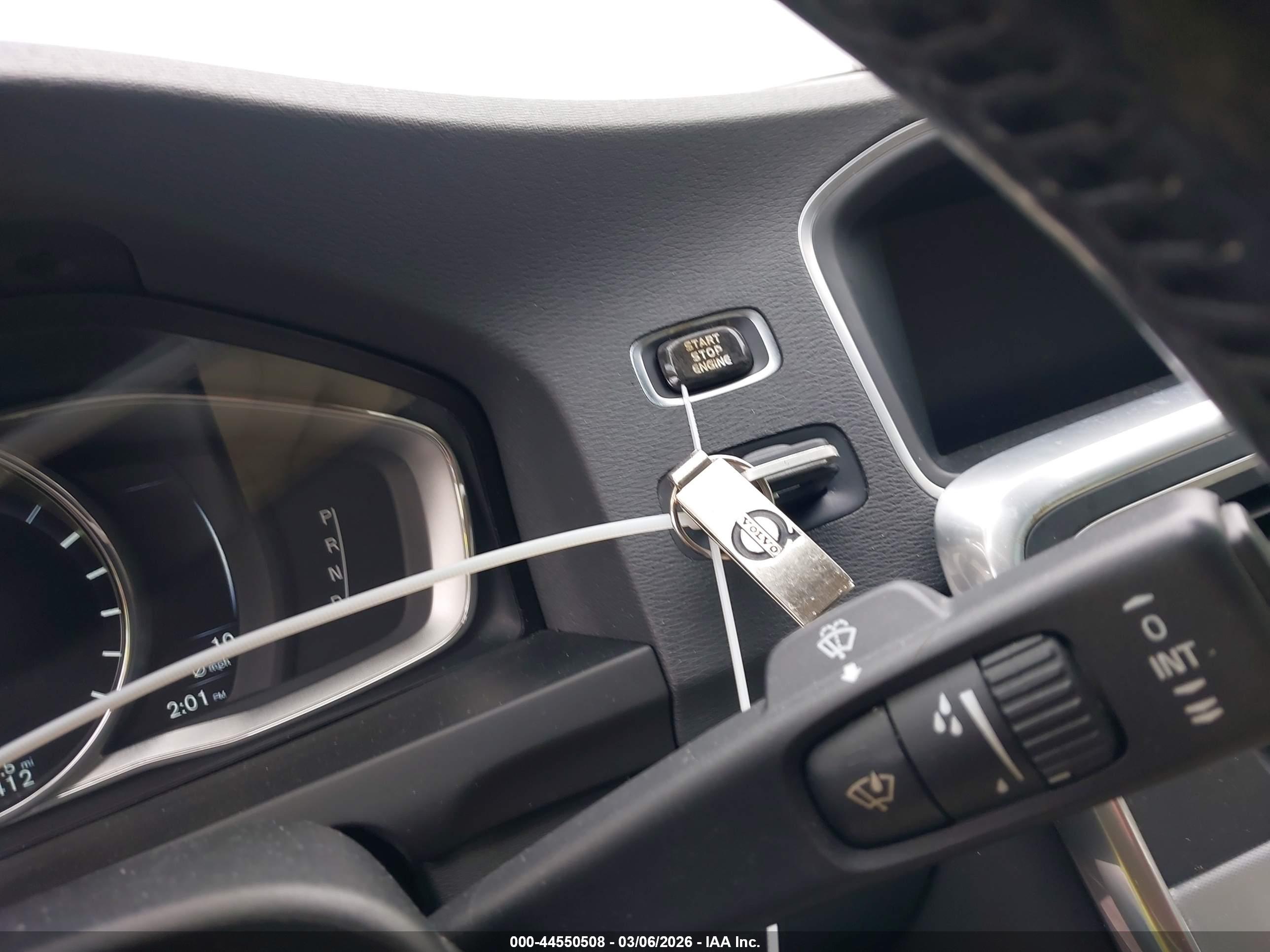 VOLVO S60 image 11