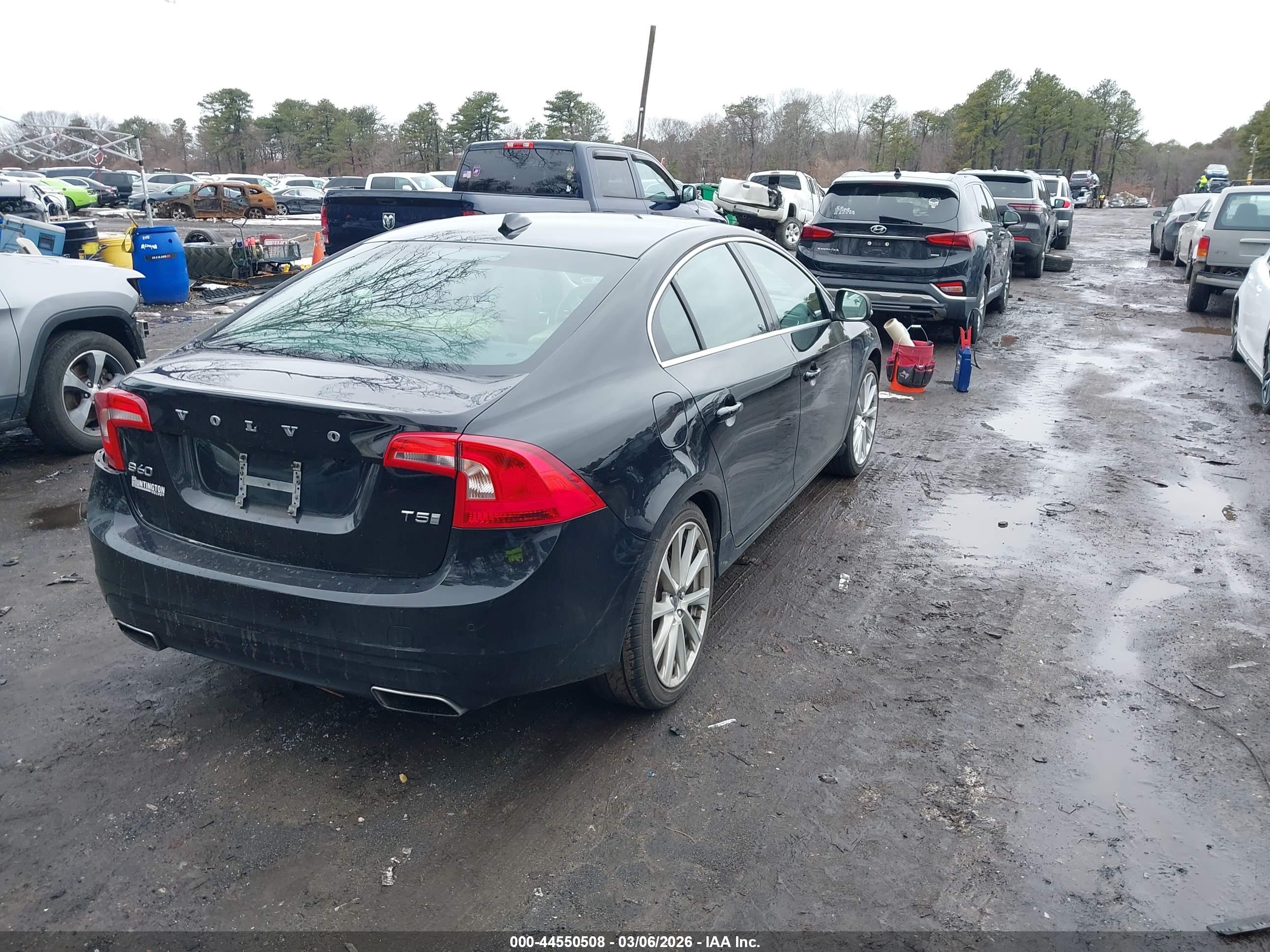 VOLVO S60 image 4