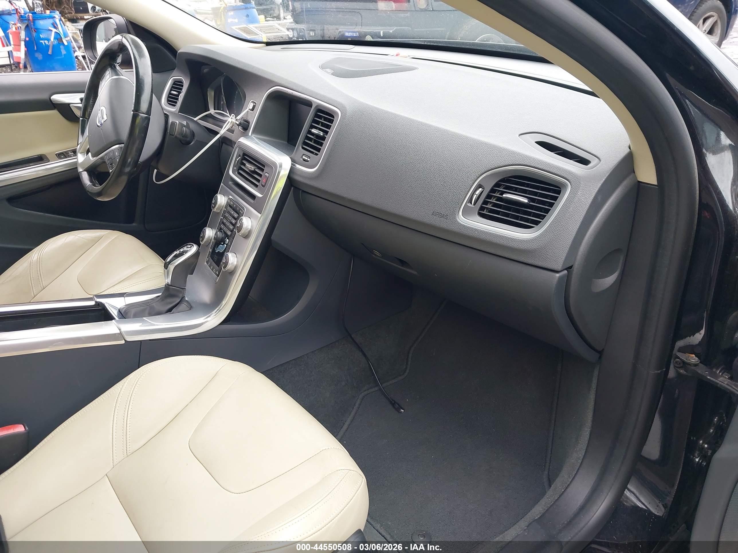 VOLVO S60 image 5