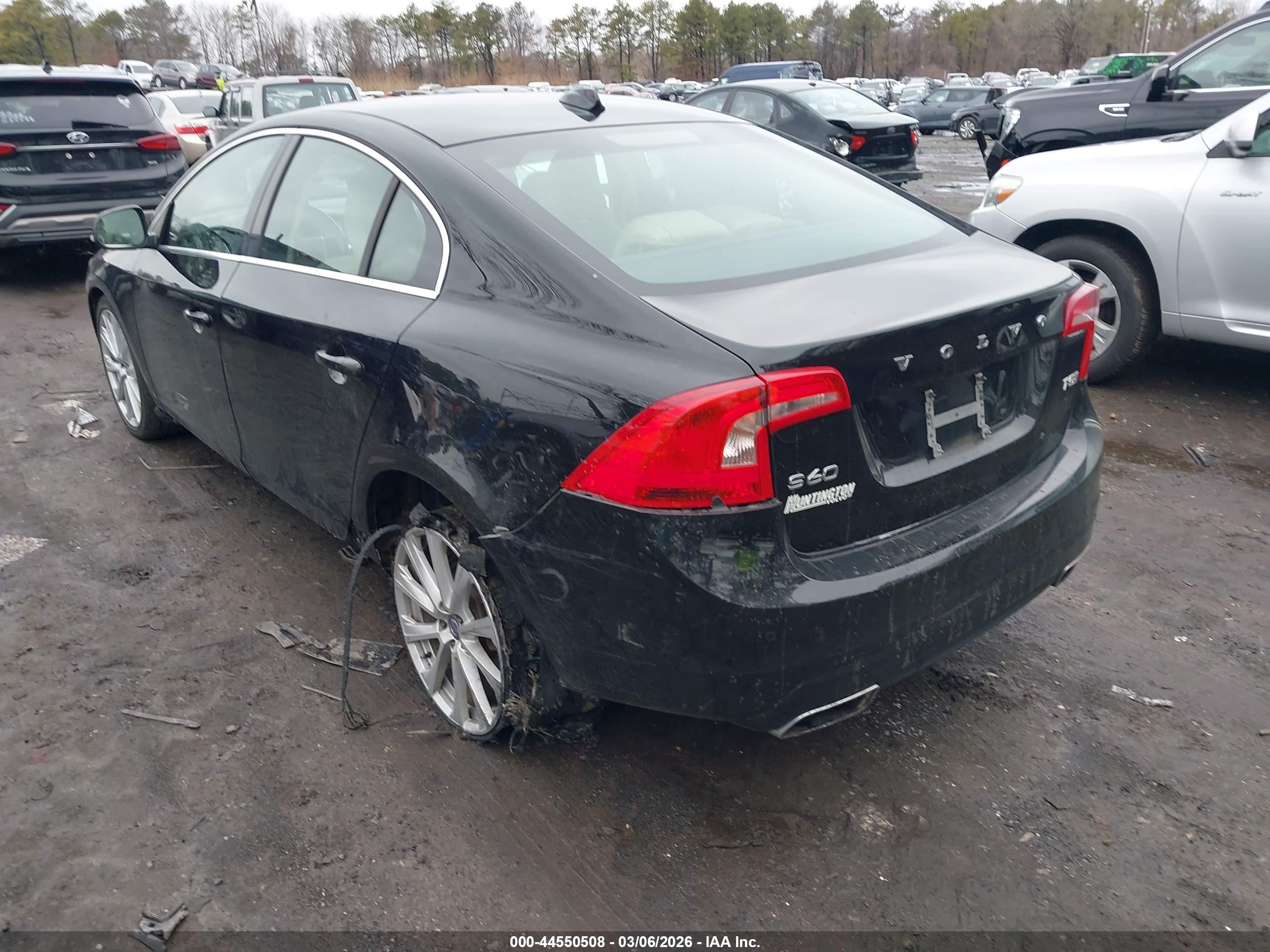 VOLVO S60 image 6