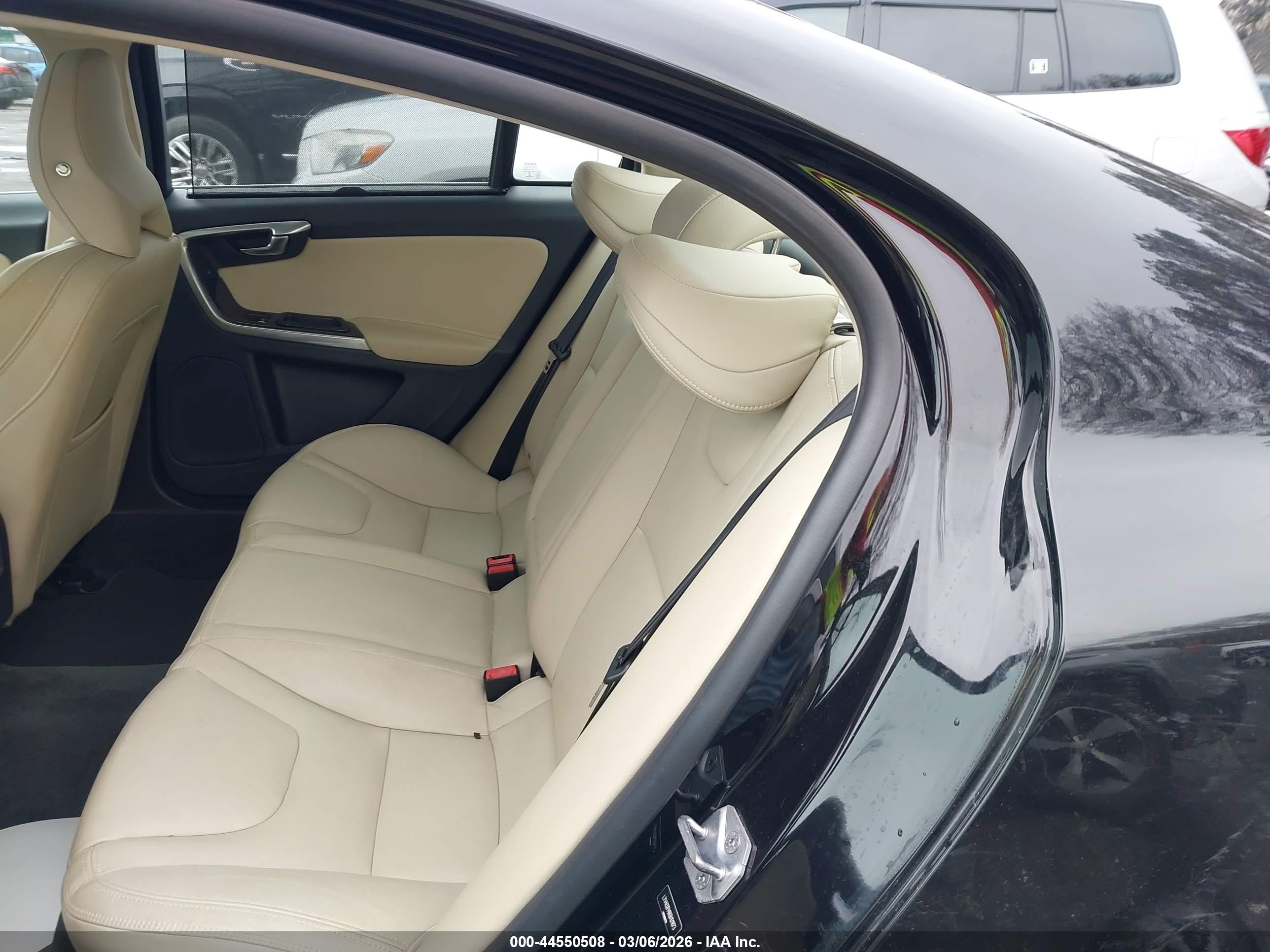 VOLVO S60 image 8