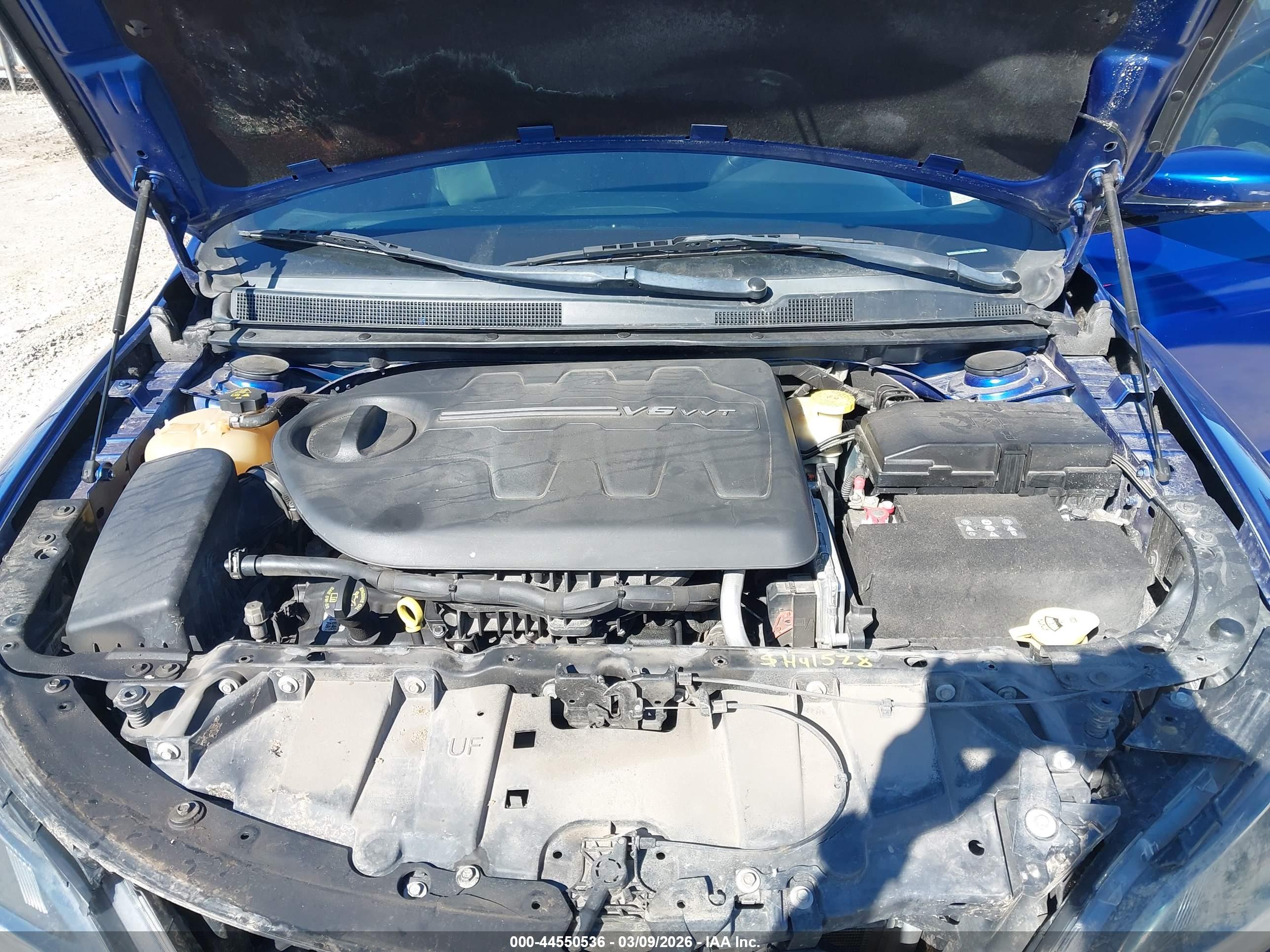 CHRYSLER 200 image 10
