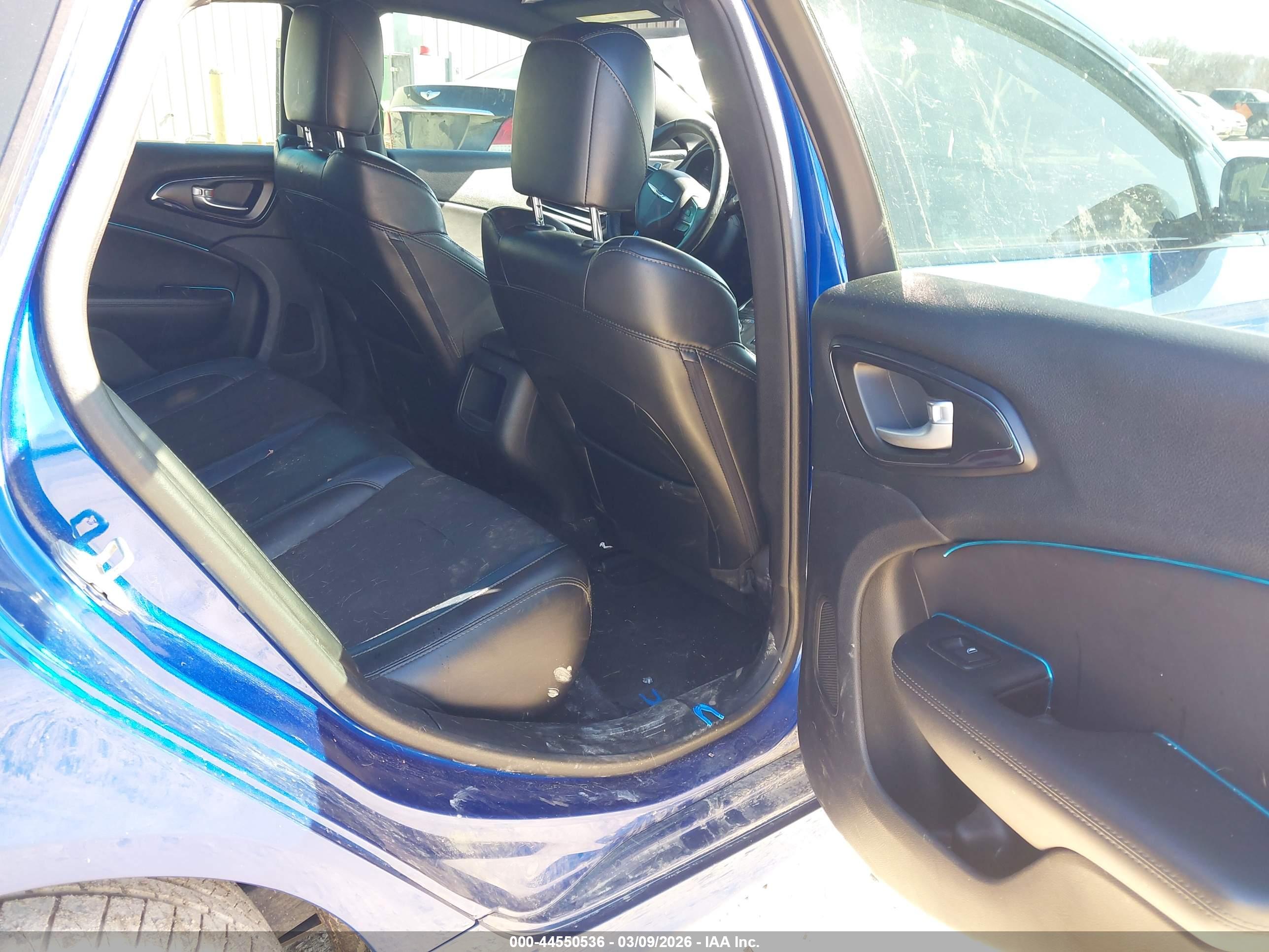 CHRYSLER 200 image 8
