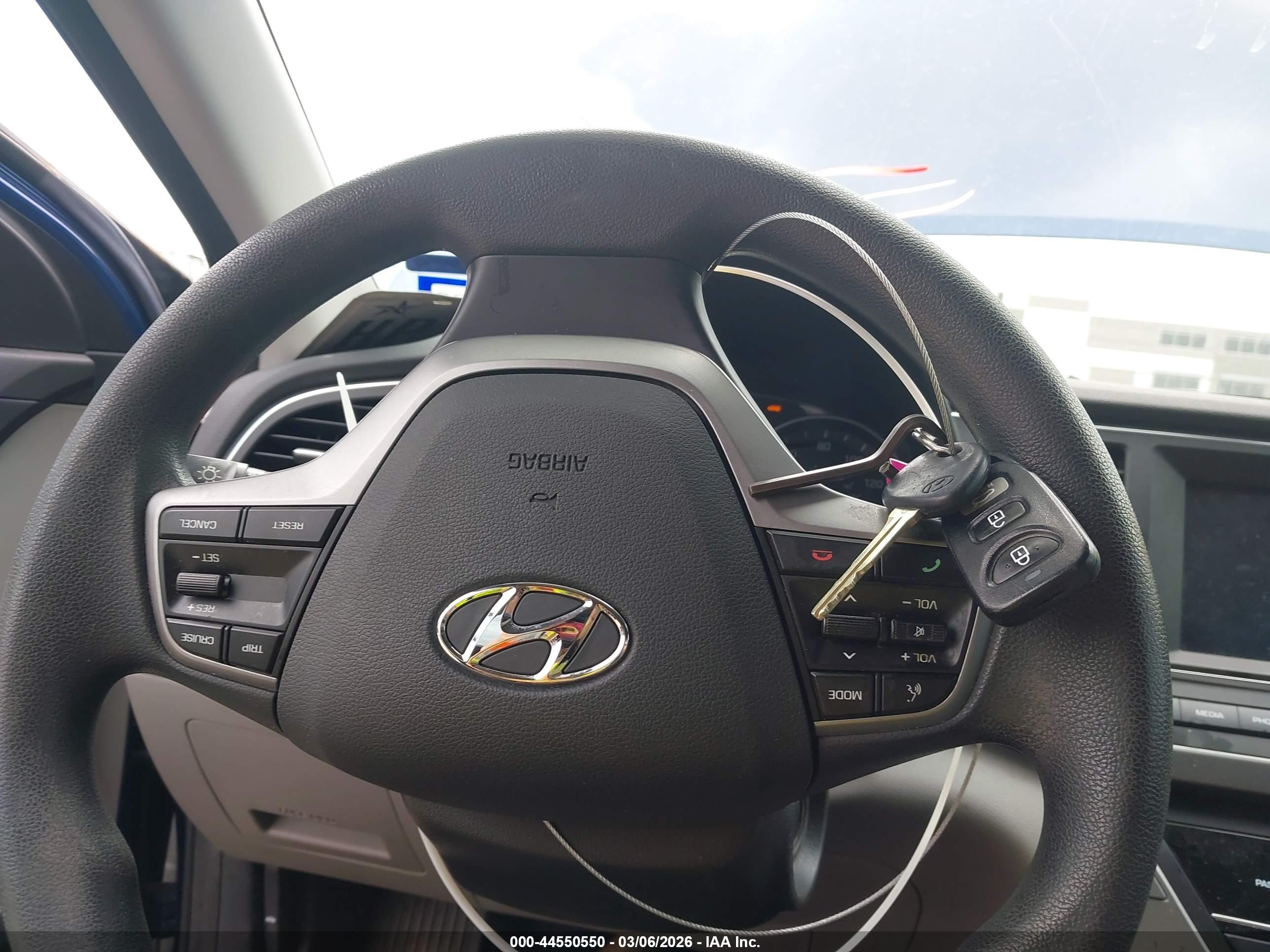 HYUNDAI ELANTRA image 11