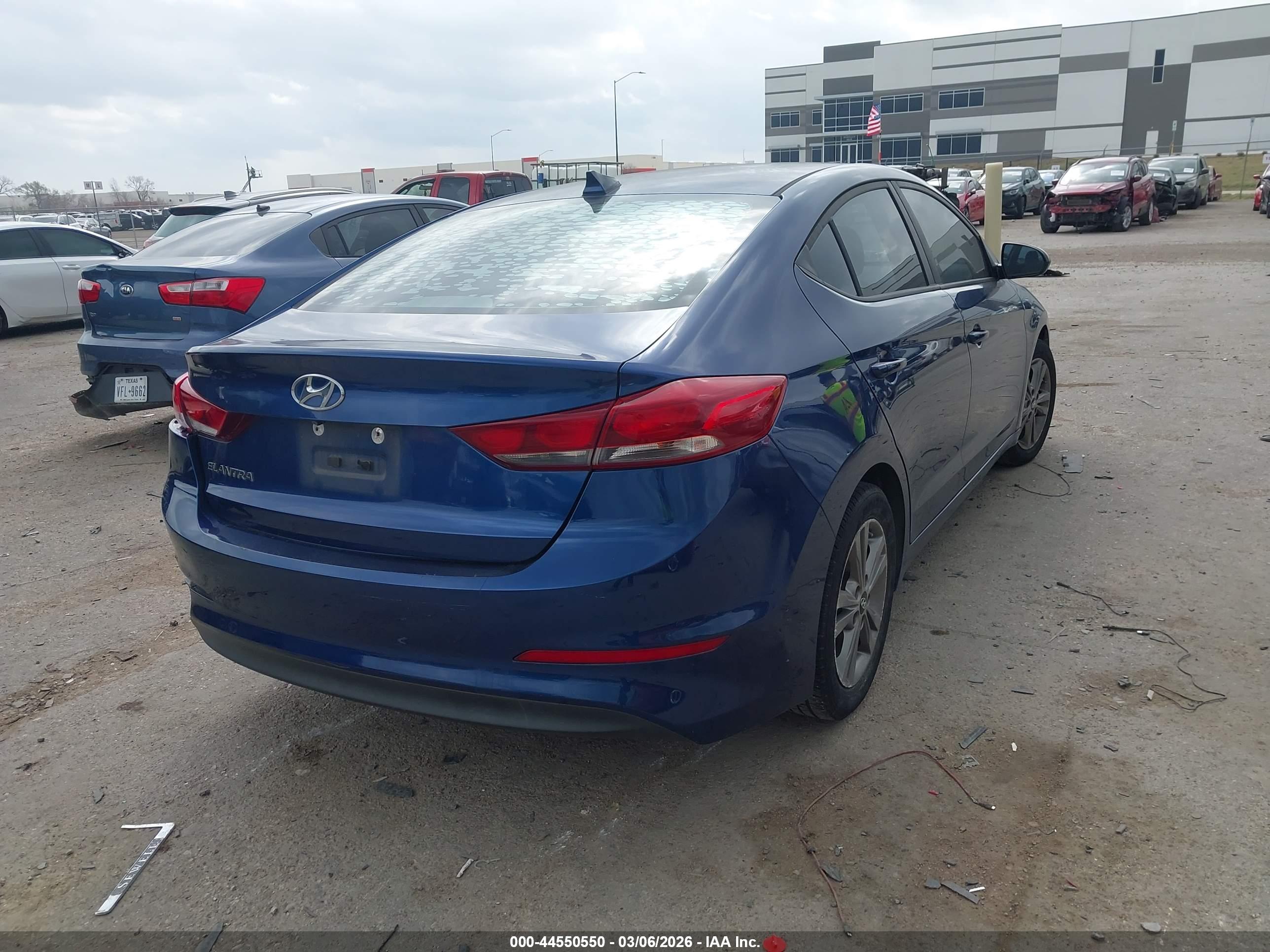 HYUNDAI ELANTRA image 4