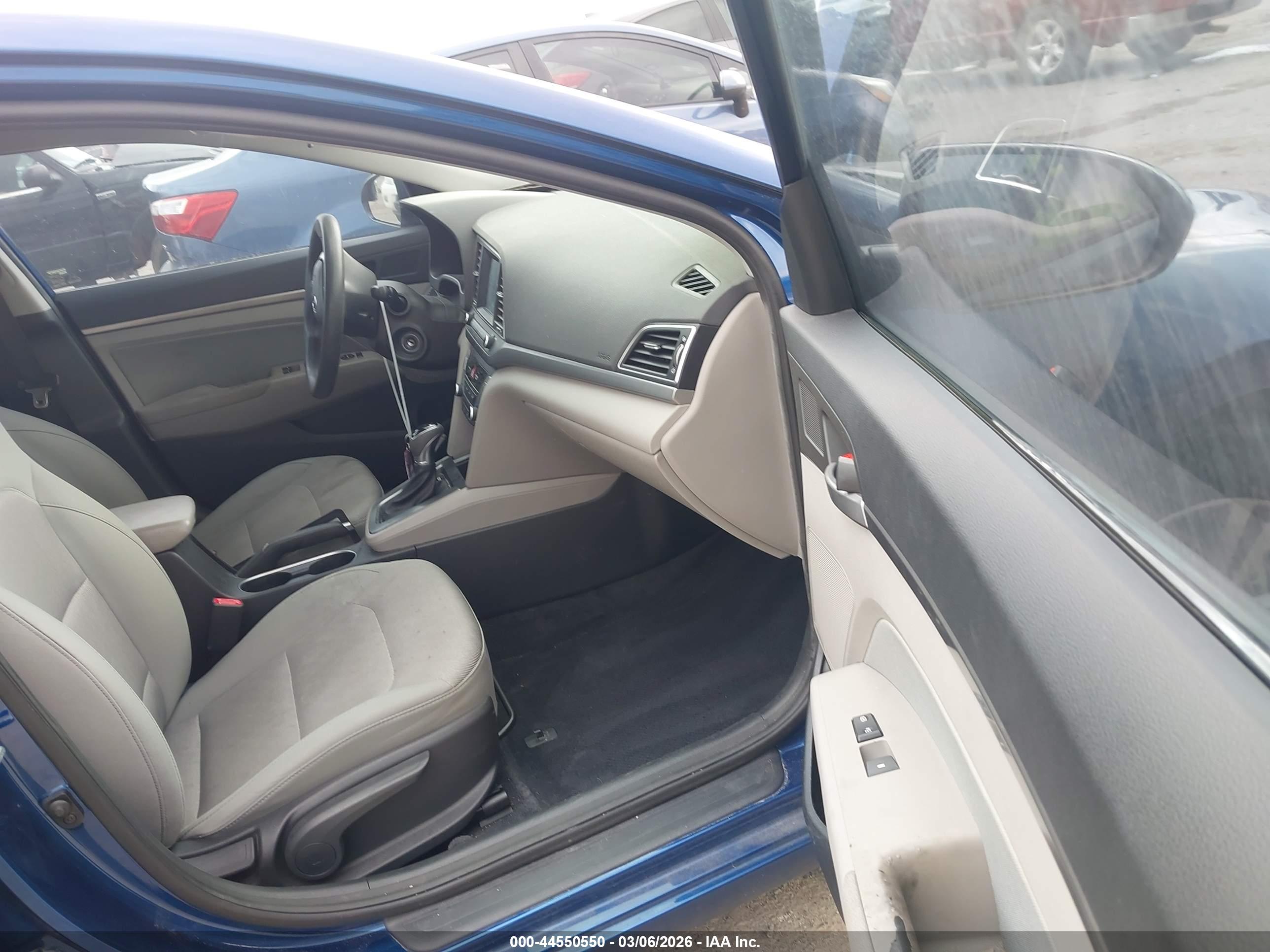 HYUNDAI ELANTRA image 5