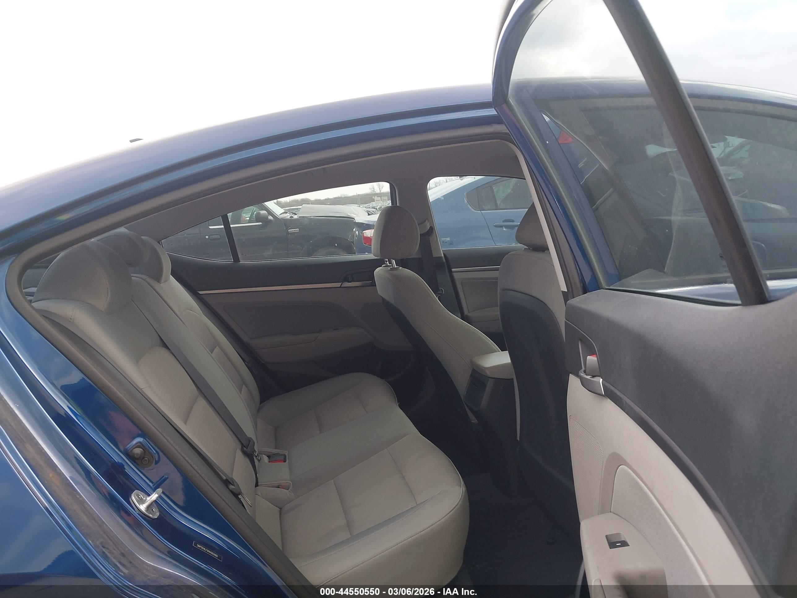 HYUNDAI ELANTRA image 8
