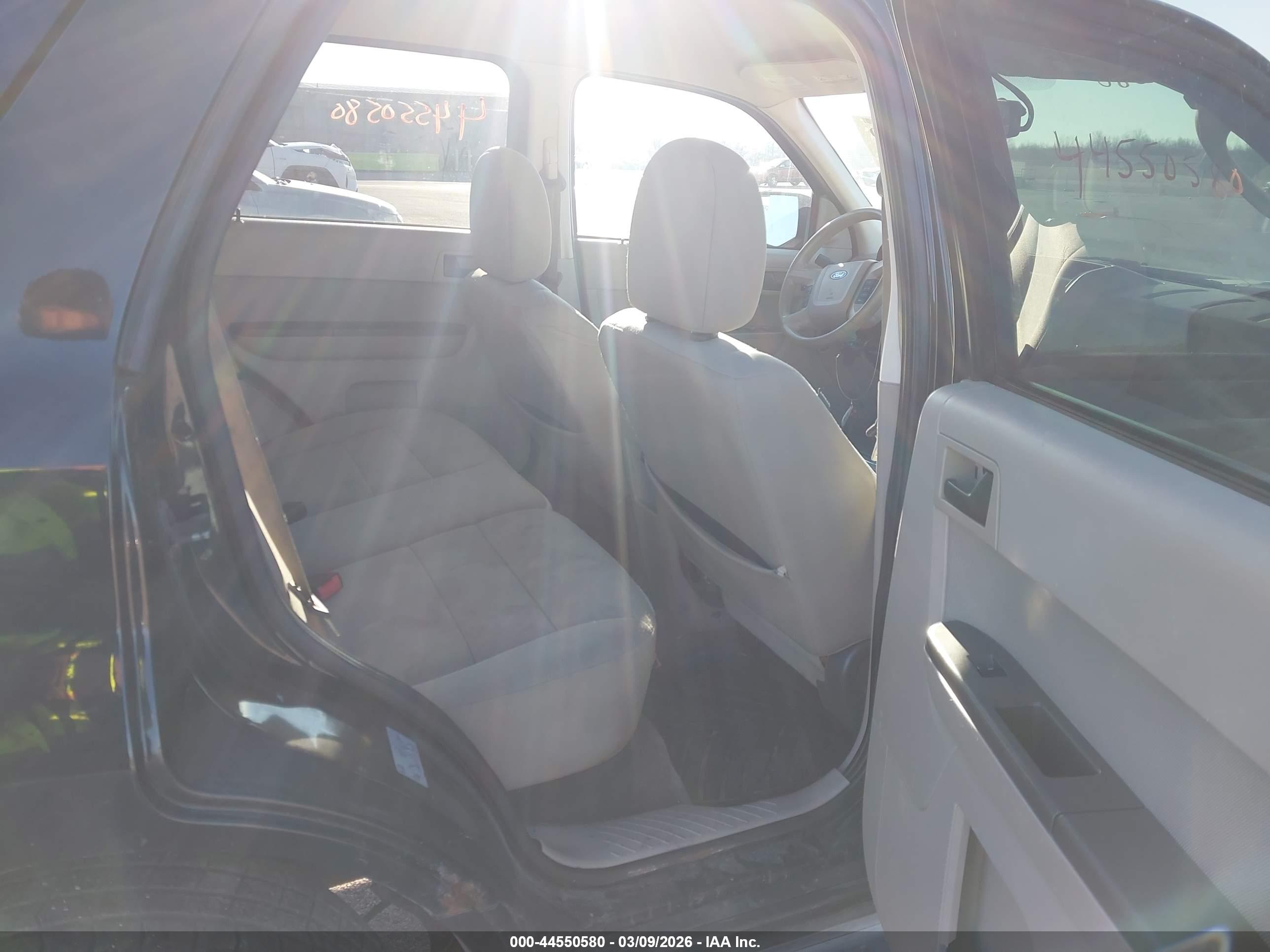 FORD ESCAPE image 8
