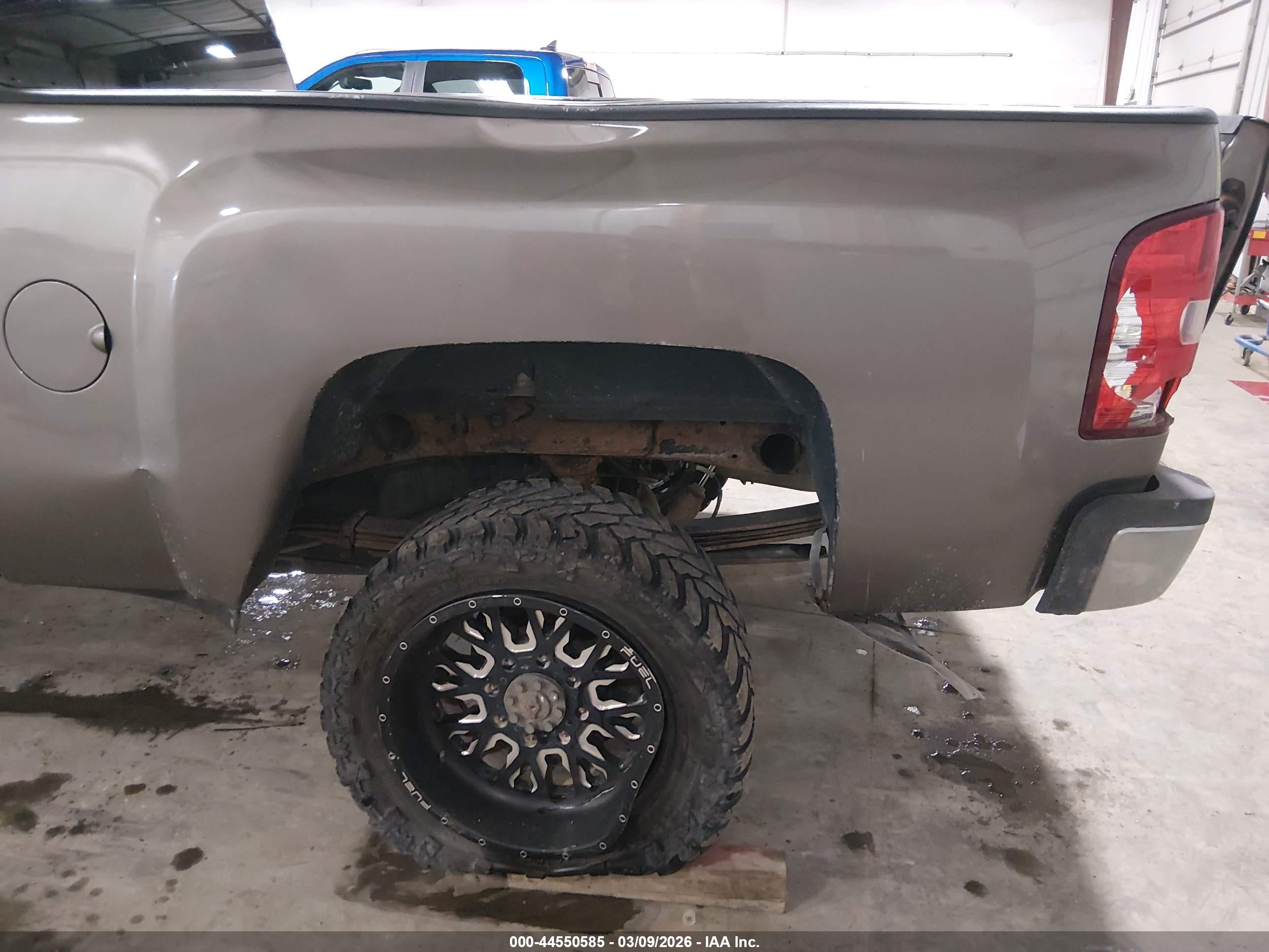 CHEVROLET SILVERADO image 6