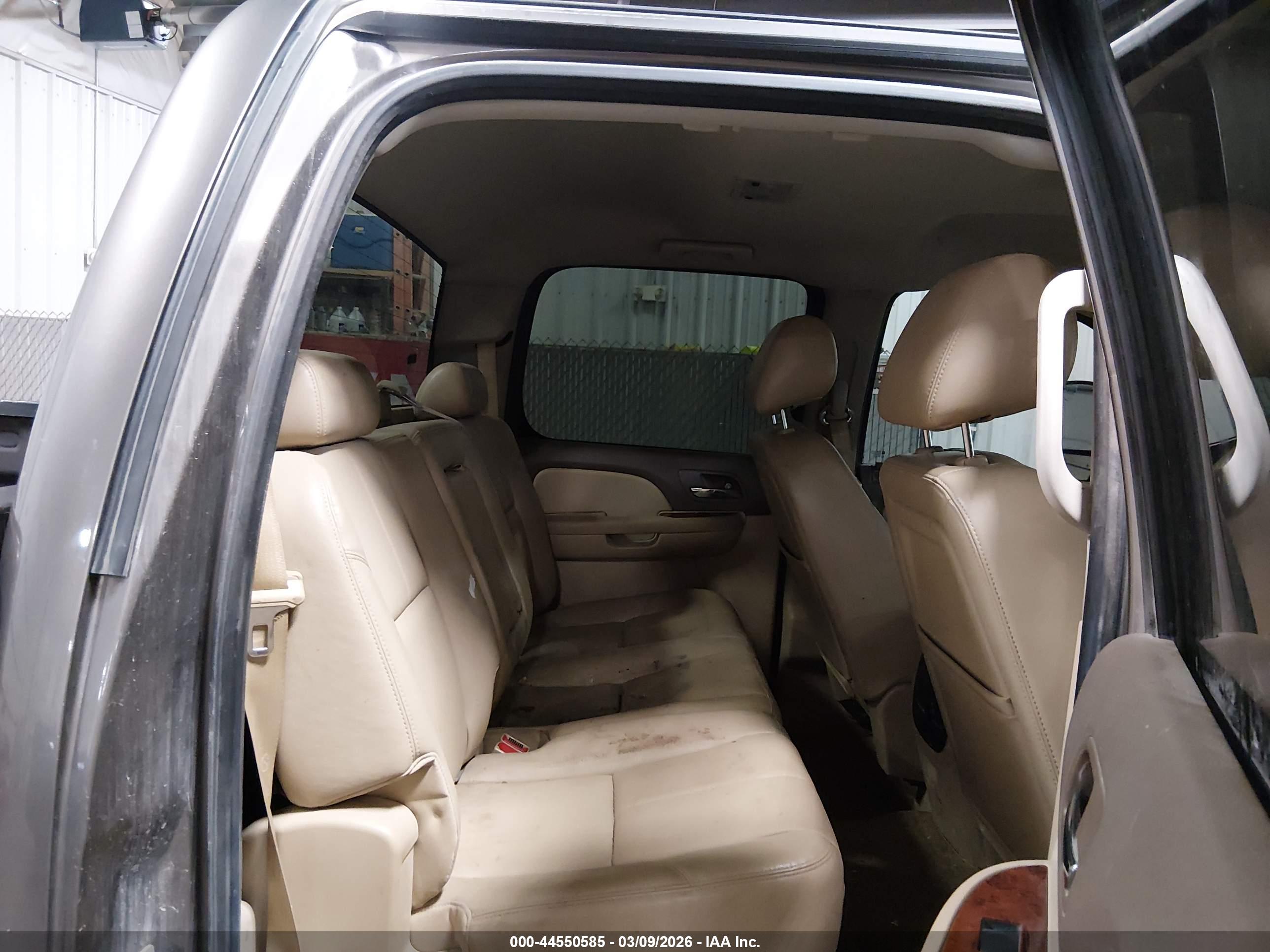 CHEVROLET SILVERADO image 8