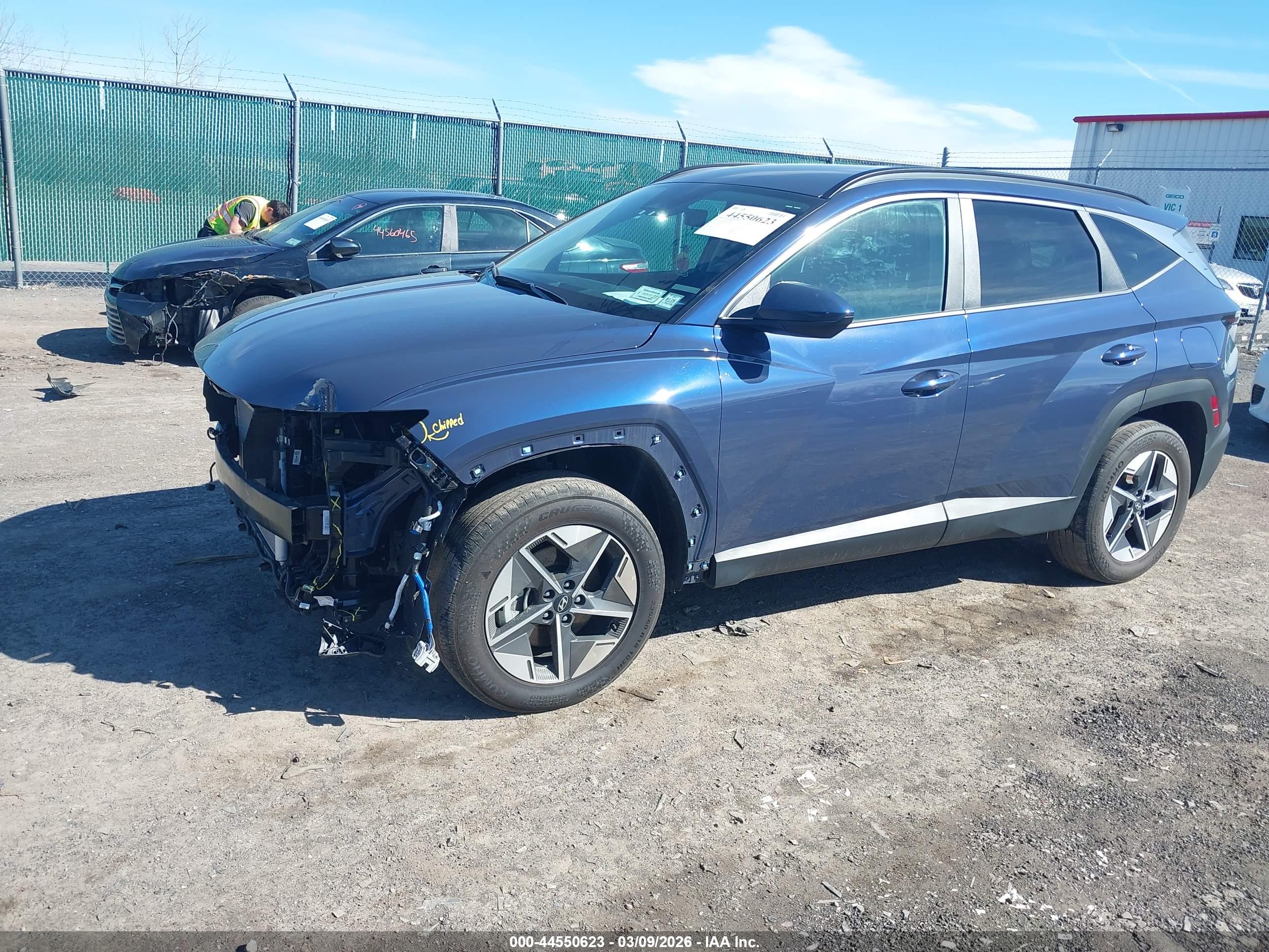 HYUNDAI TUCSON image 2