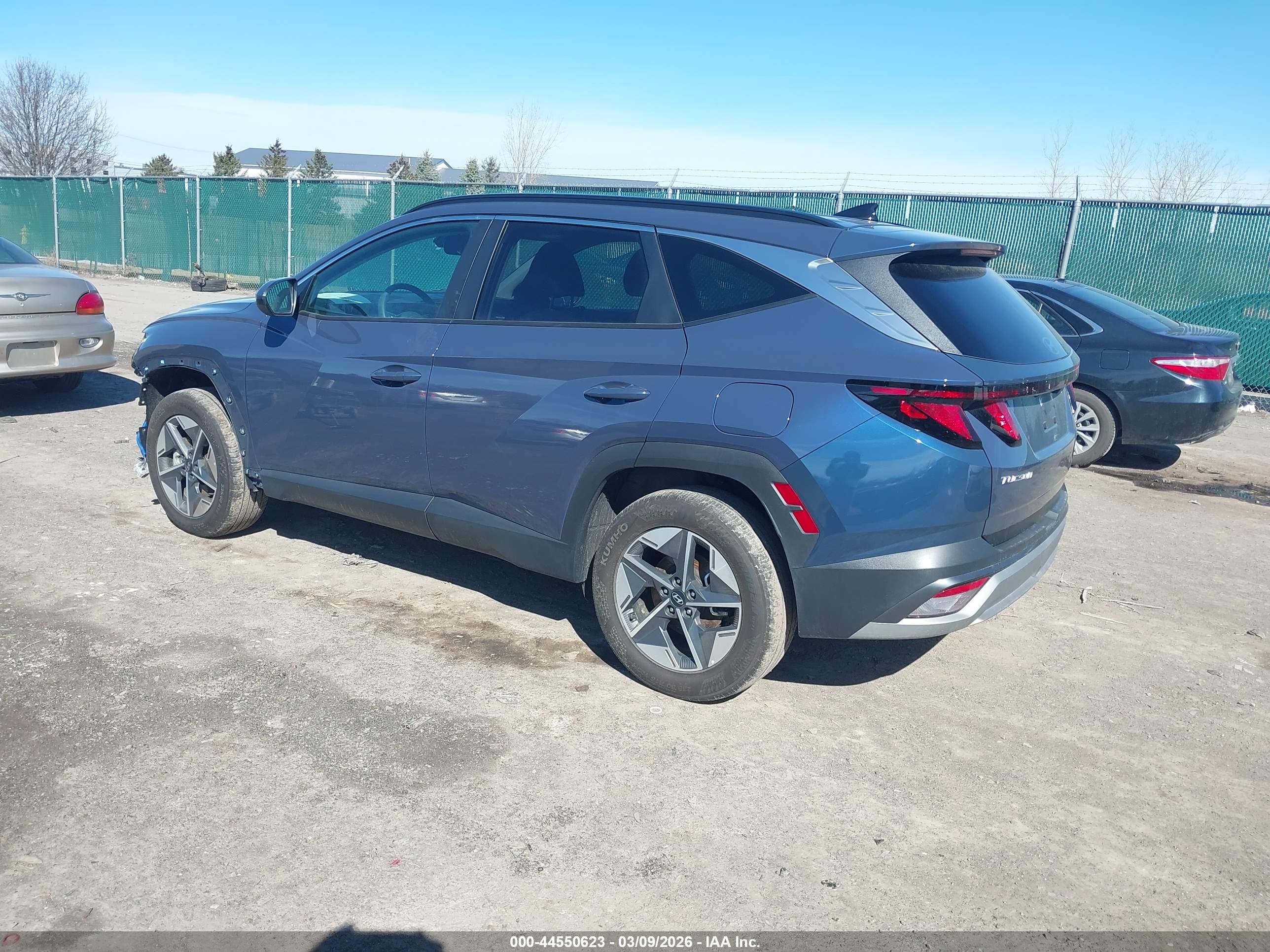 HYUNDAI TUCSON image 3