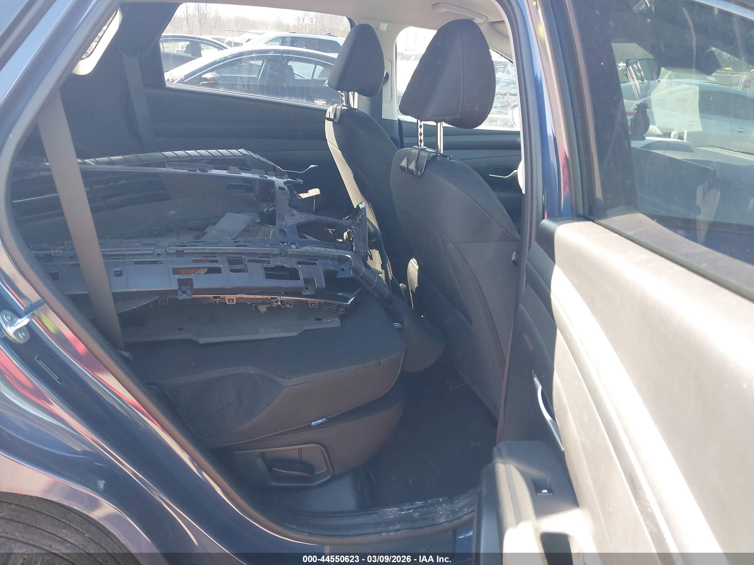 HYUNDAI TUCSON image 8