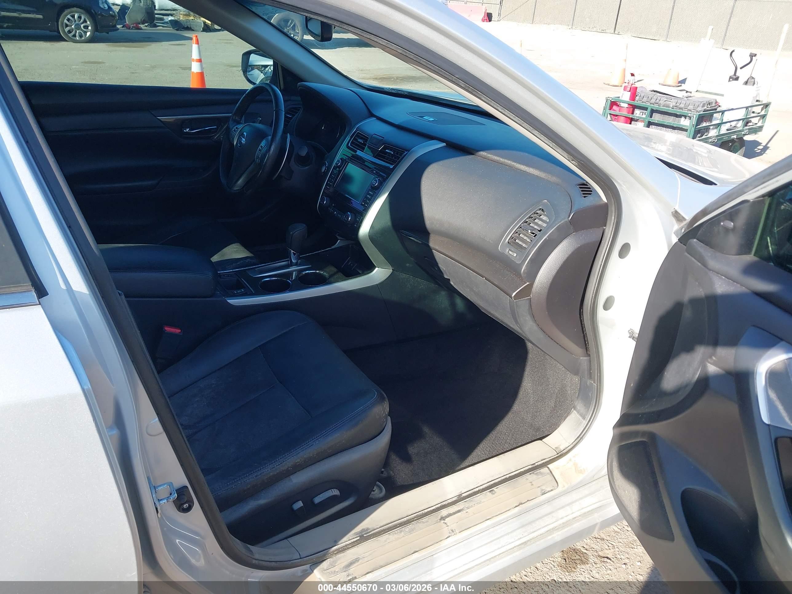 NISSAN ALTIMA image 5