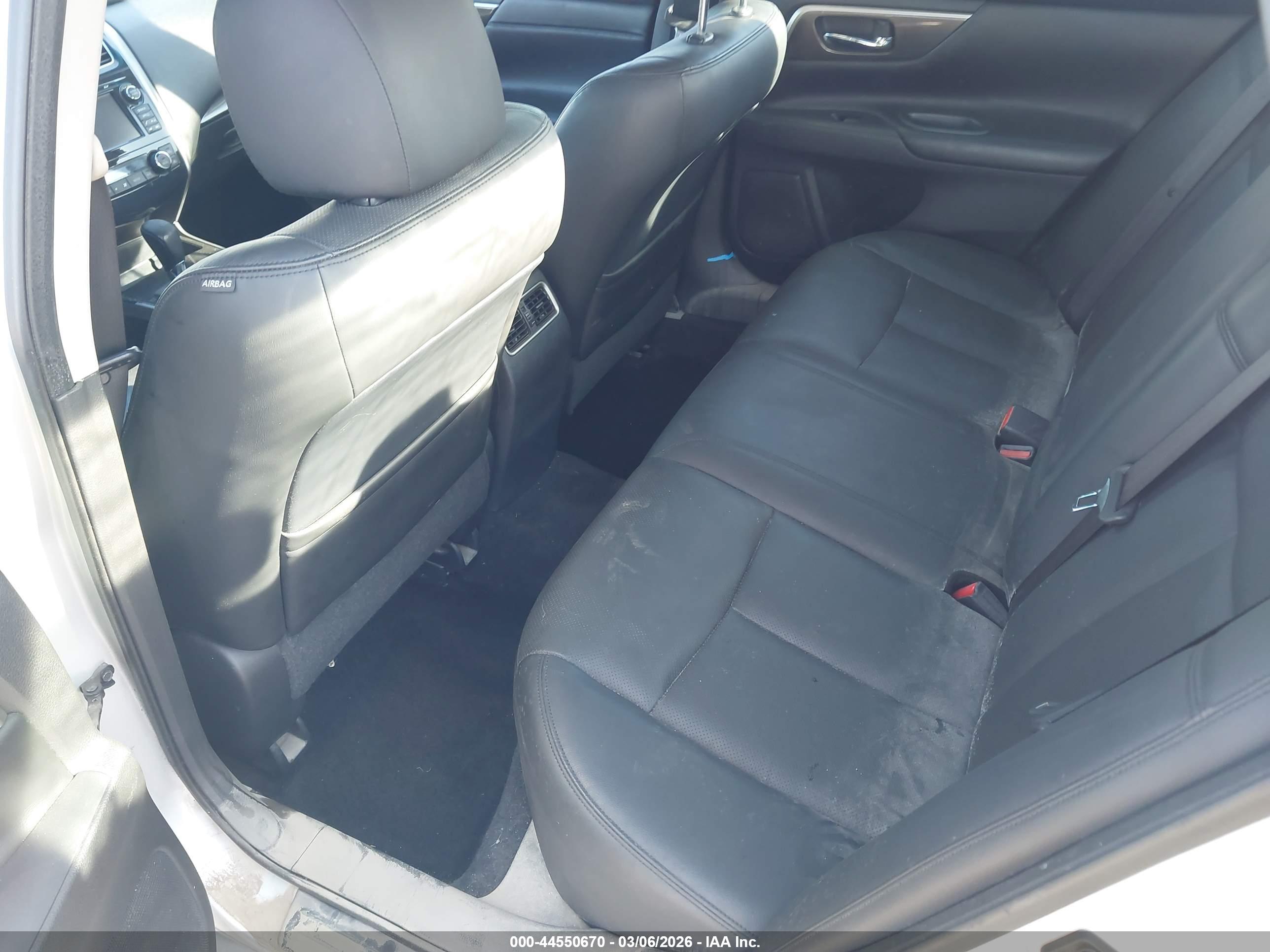 NISSAN ALTIMA image 8