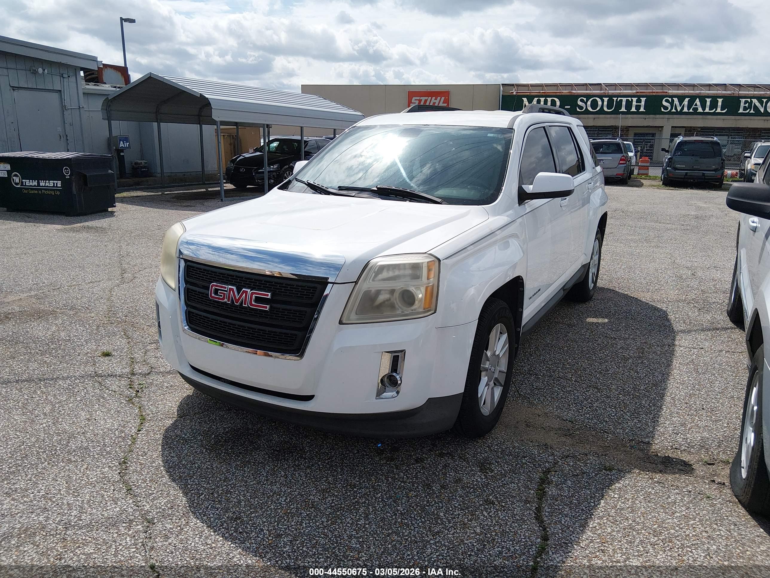 GMC TERRAIN image 2