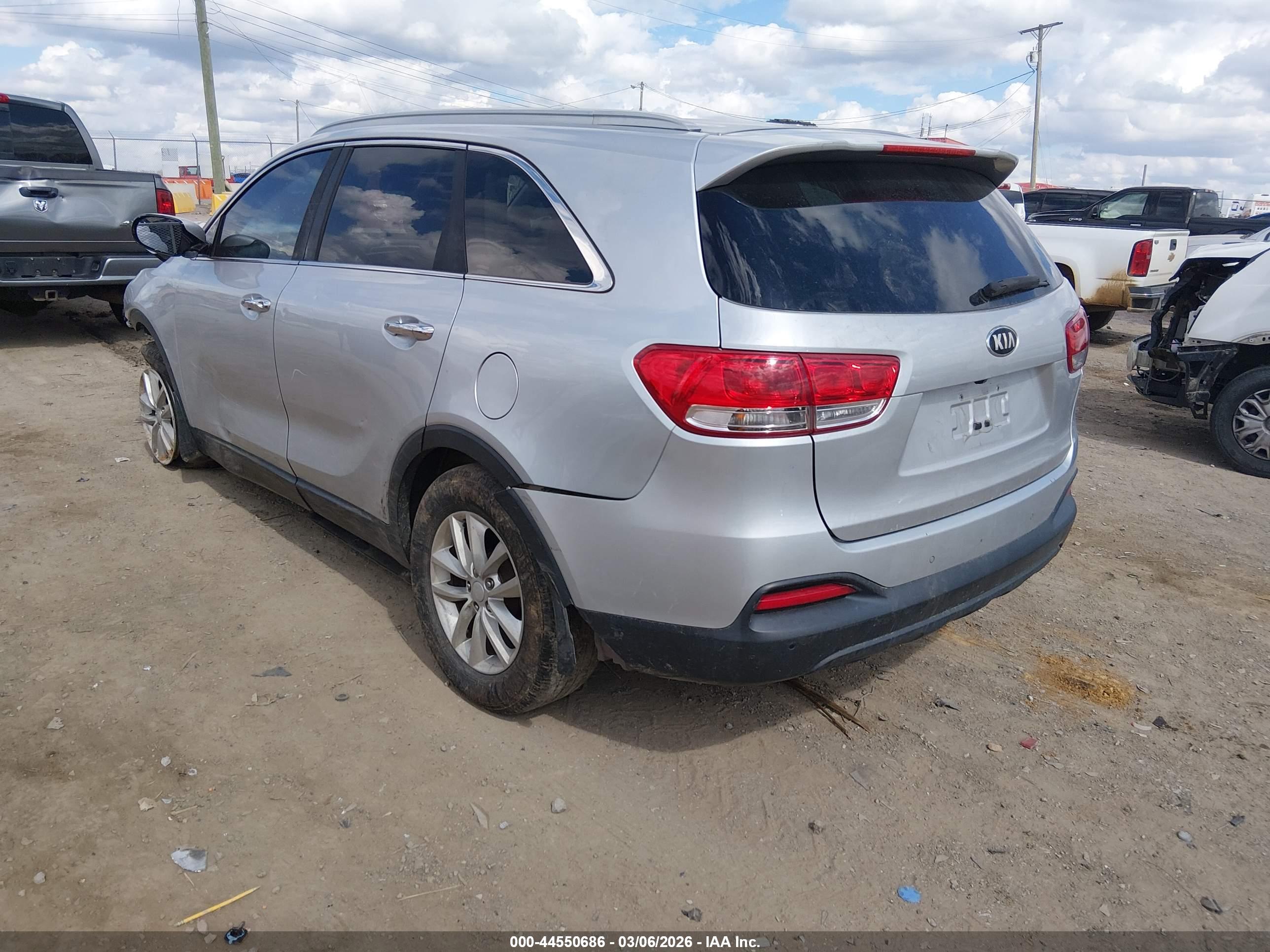 KIA SORENTO image 3