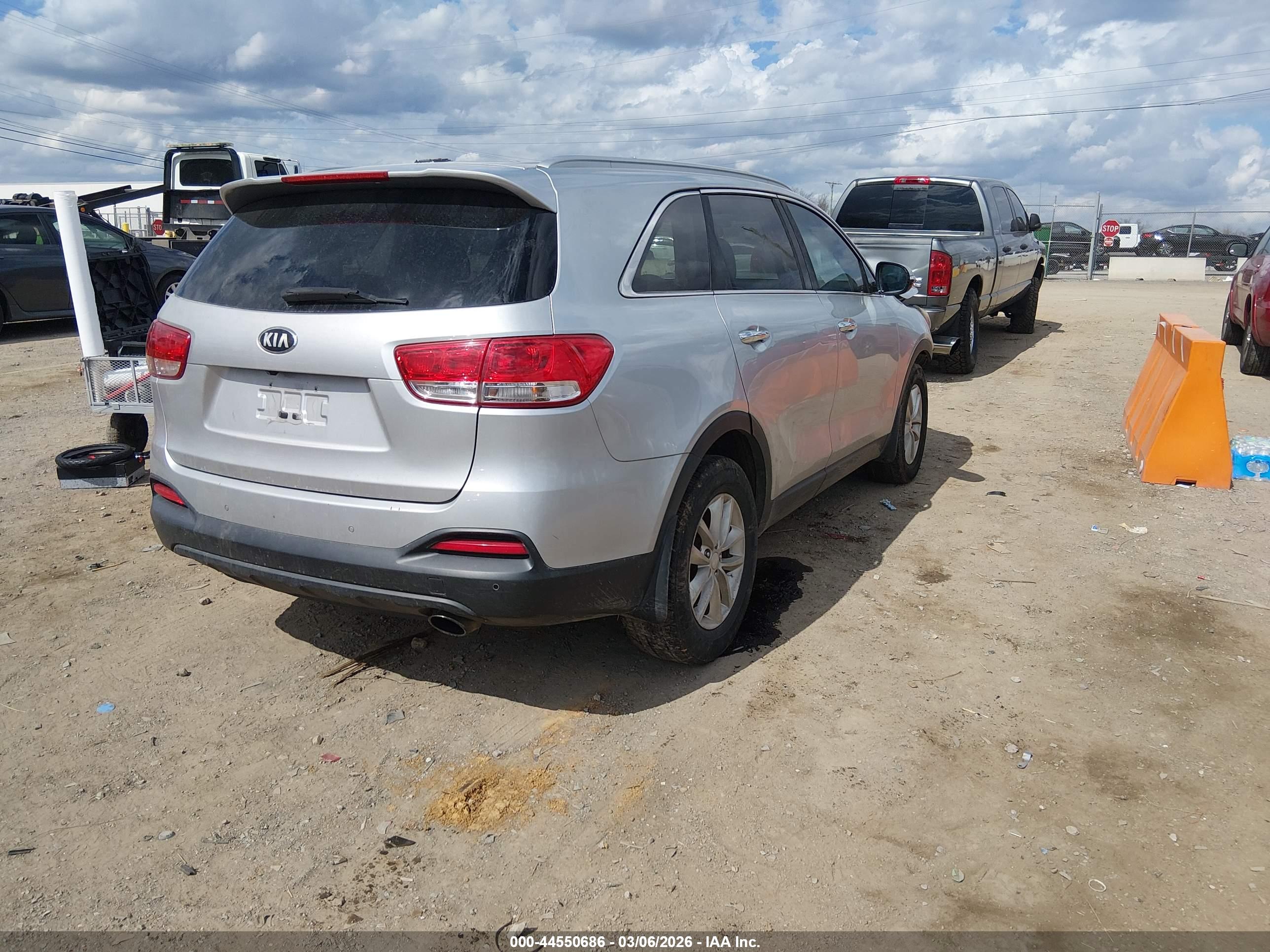 KIA SORENTO image 4