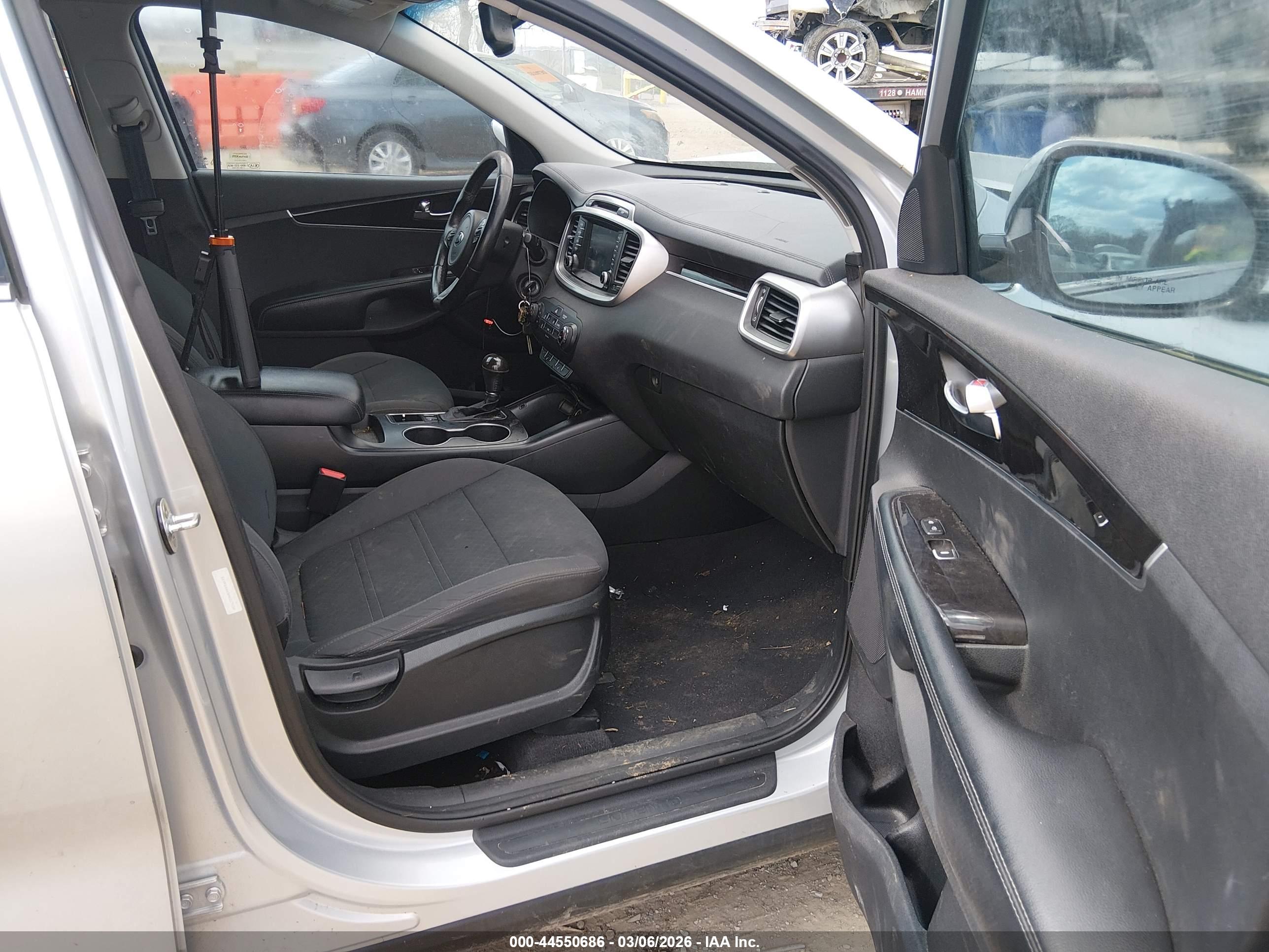 KIA SORENTO image 5