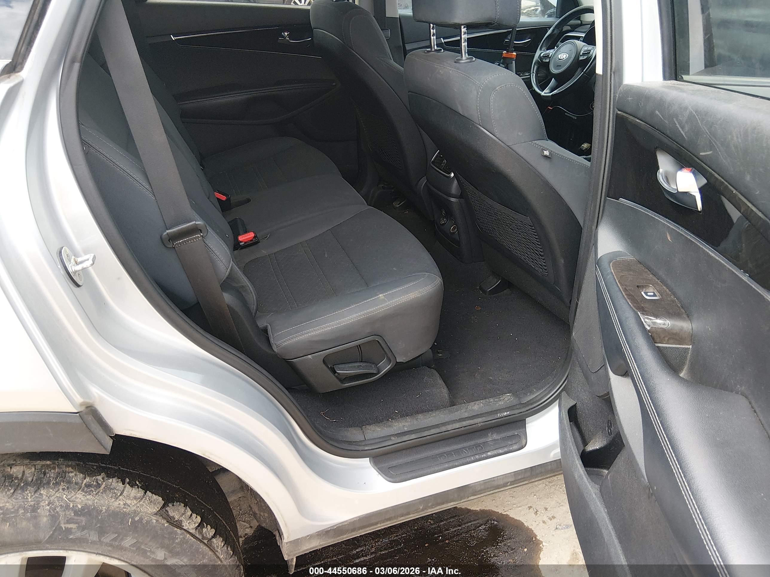 KIA SORENTO image 8