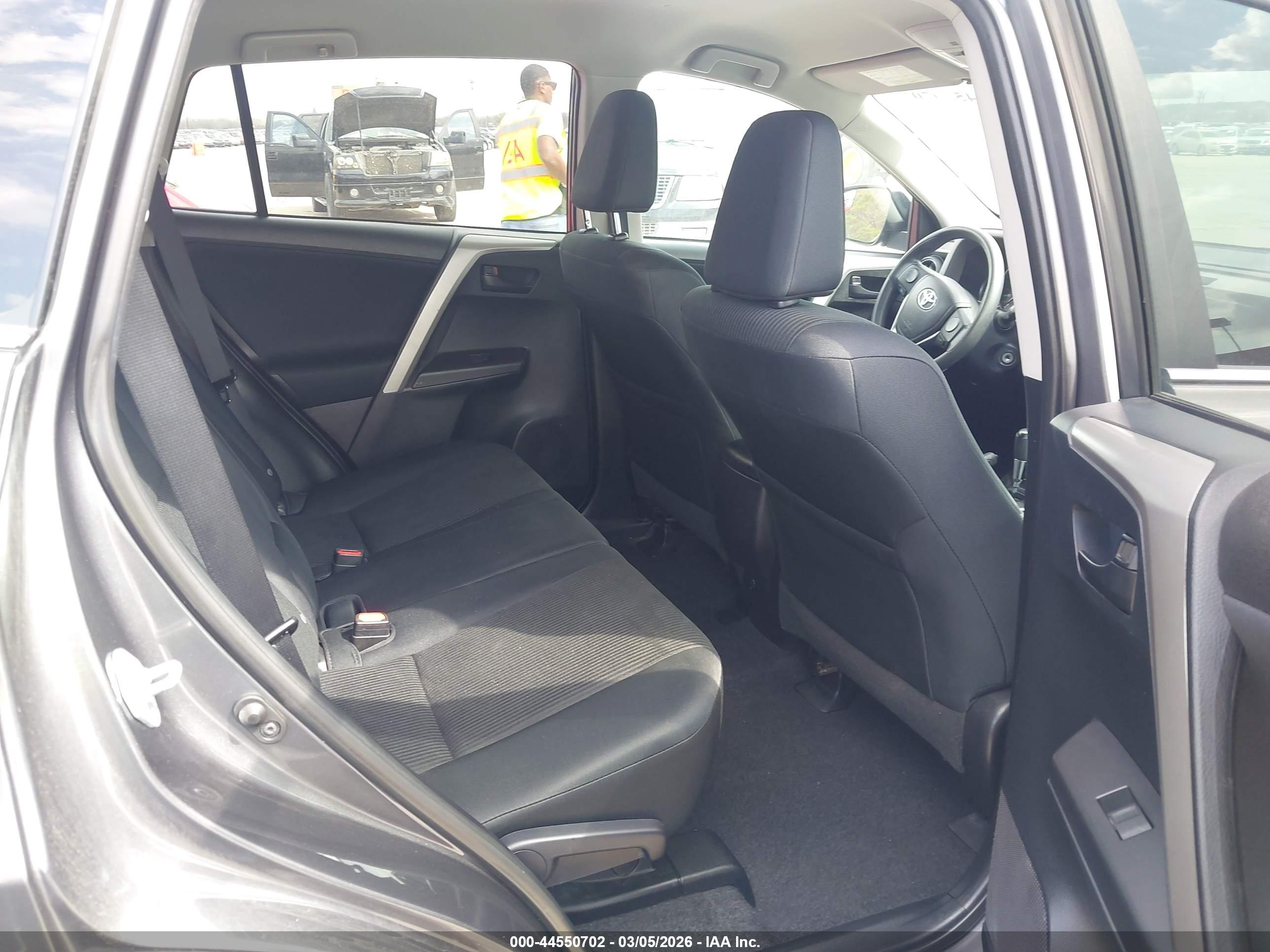 TOYOTA RAV4 image 8