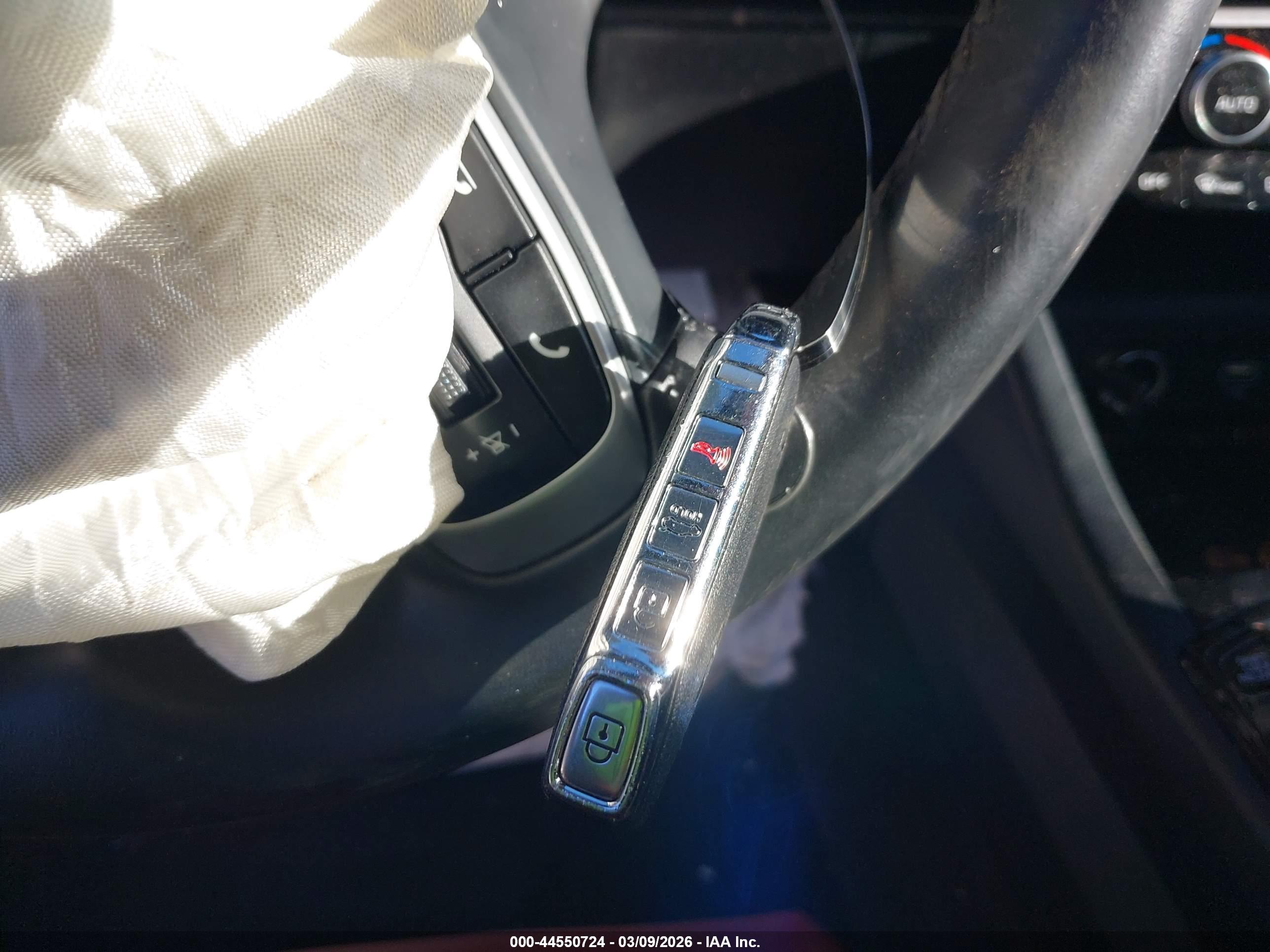 KIA K5 image 11