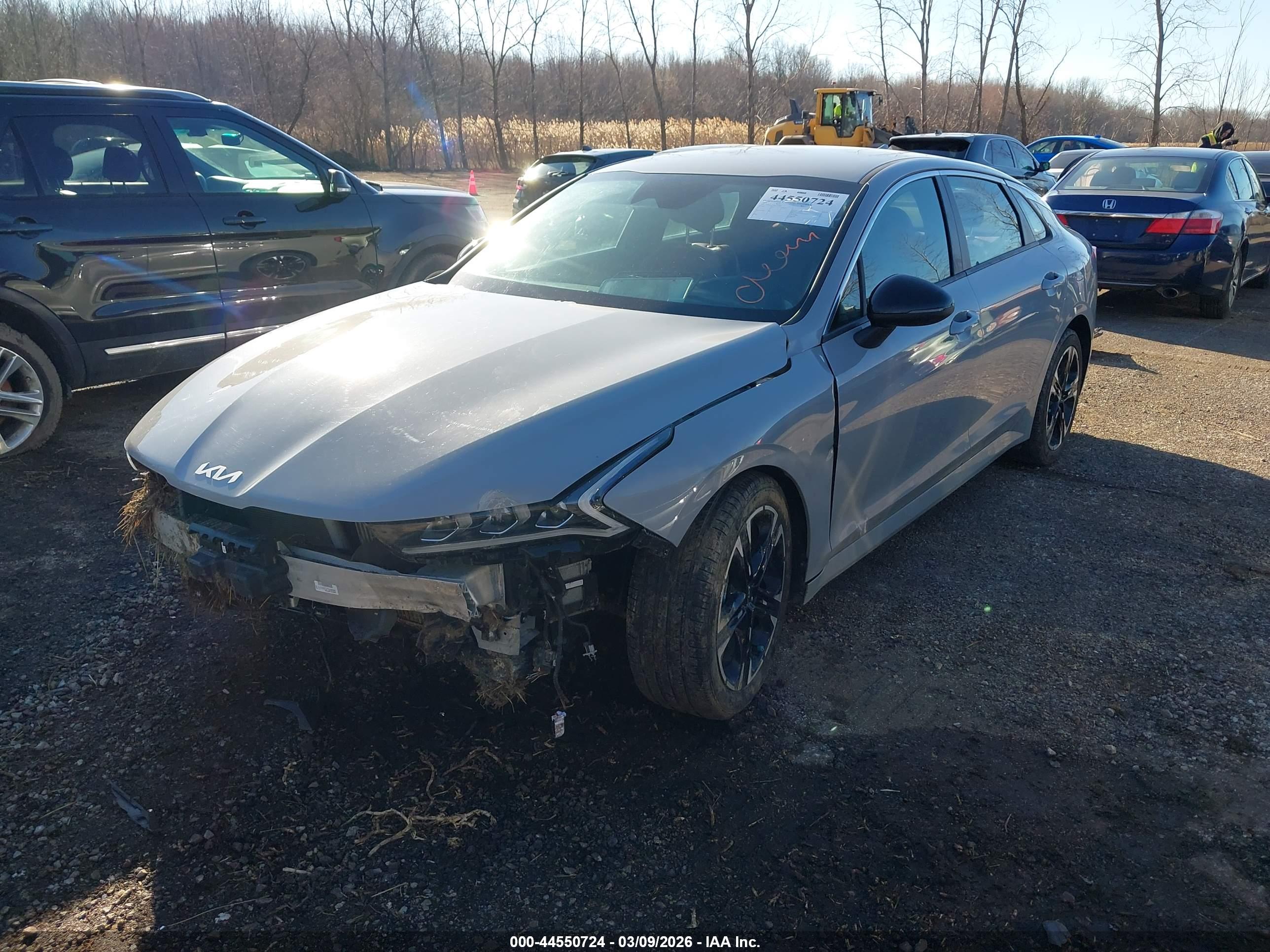 KIA K5 image 2