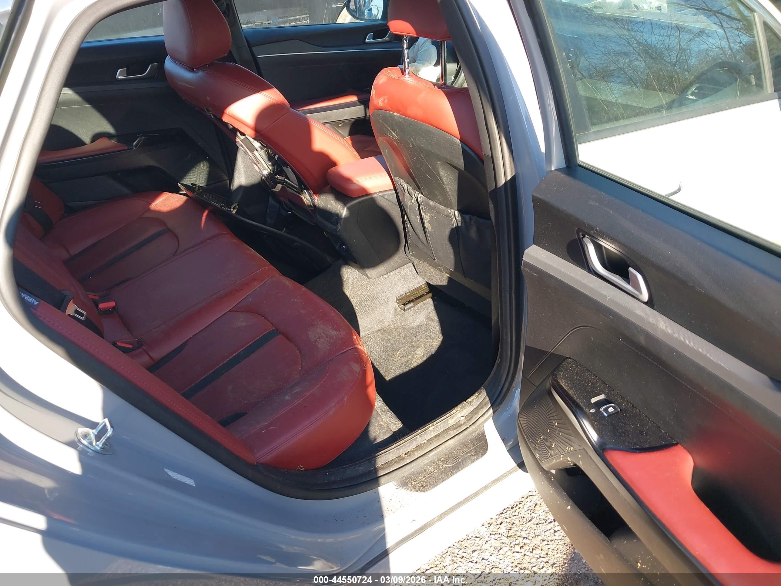 KIA K5 image 8