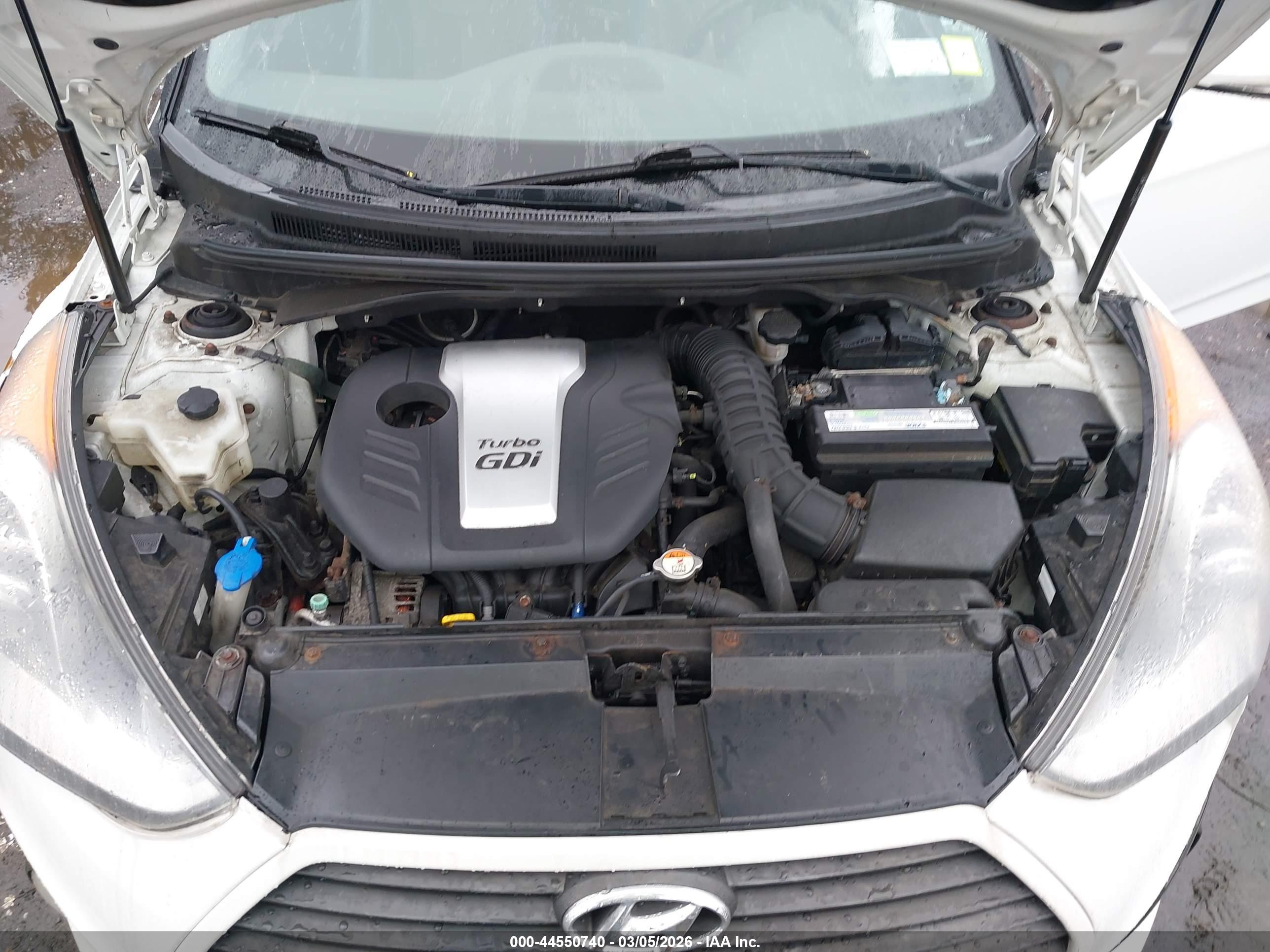 HYUNDAI VELOSTER image 10