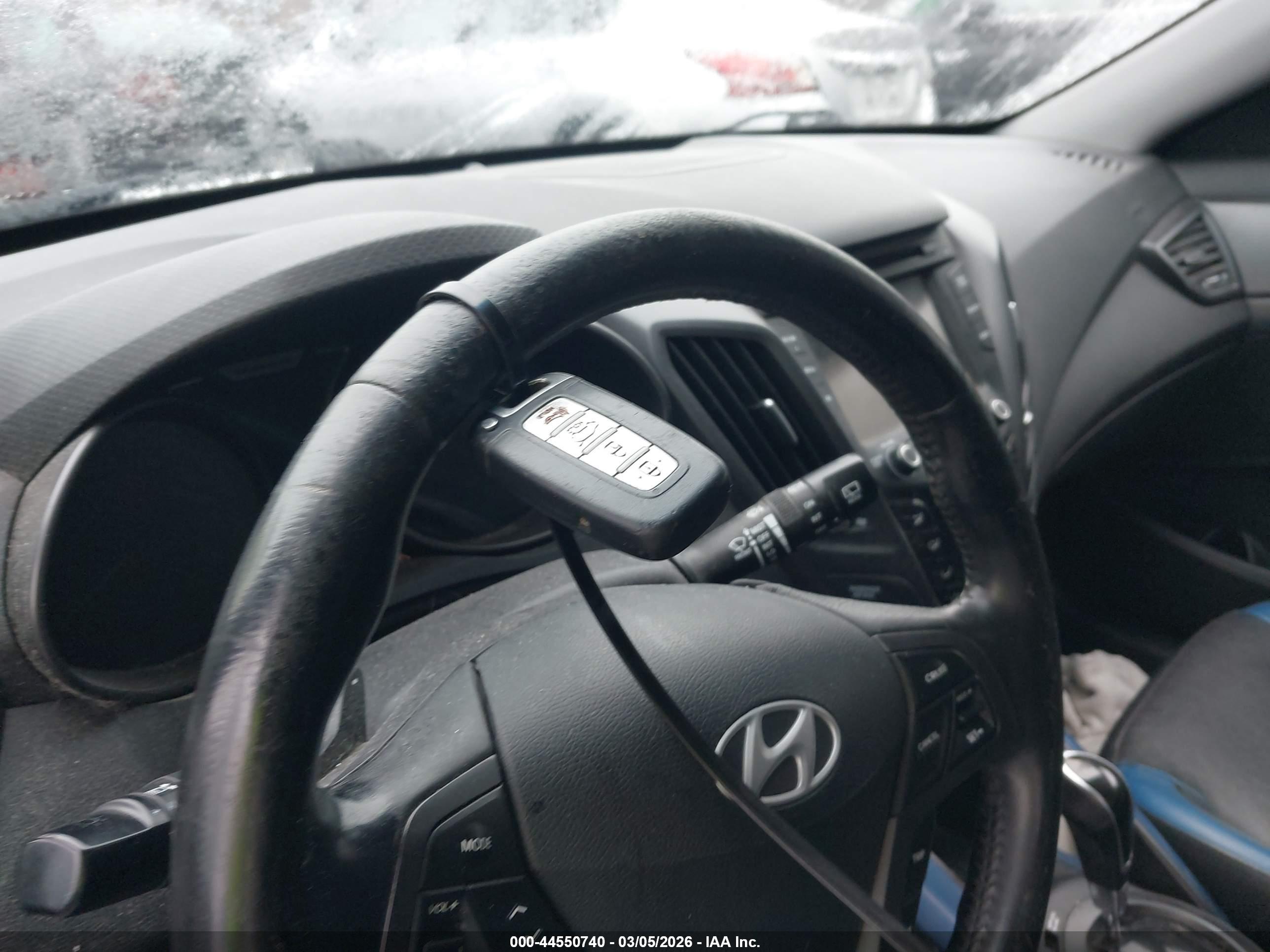 HYUNDAI VELOSTER image 11