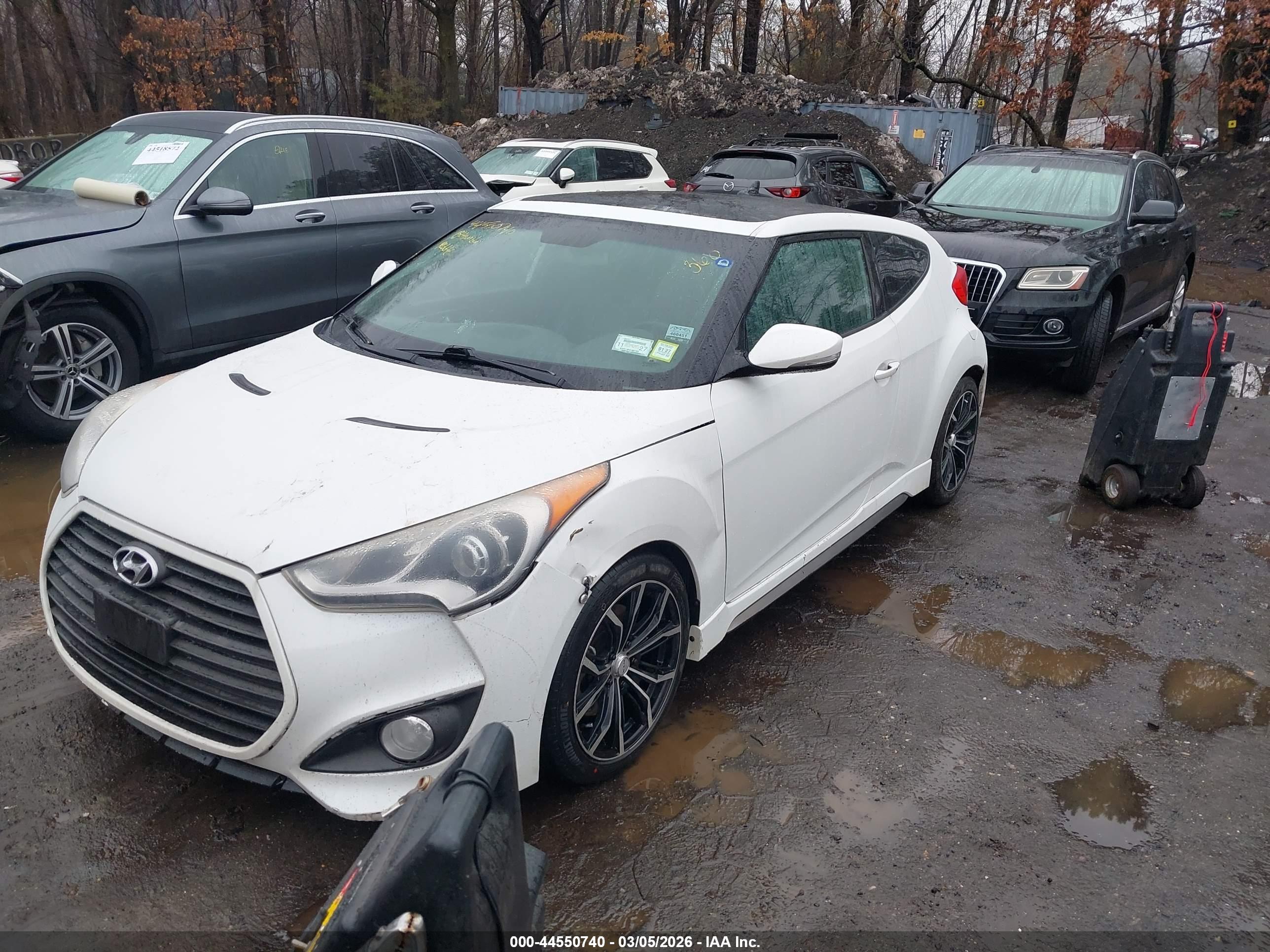 HYUNDAI VELOSTER image 2