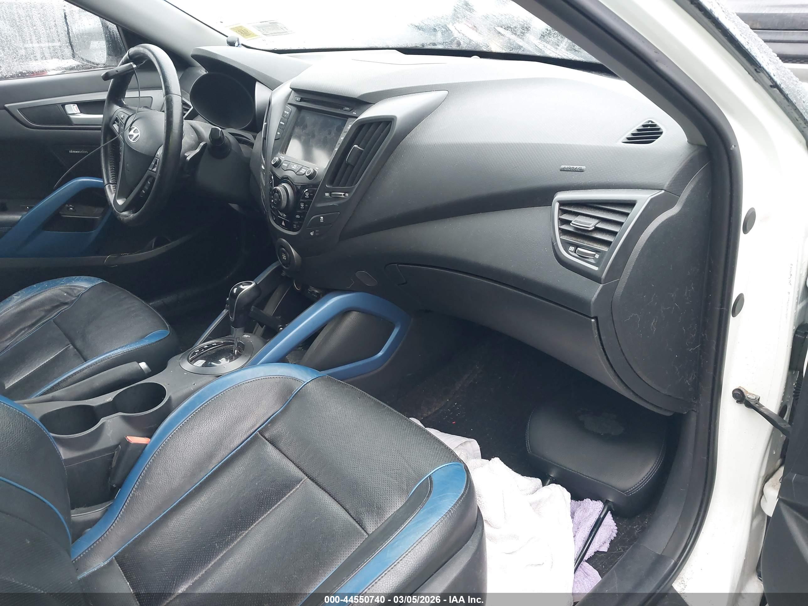HYUNDAI VELOSTER image 5
