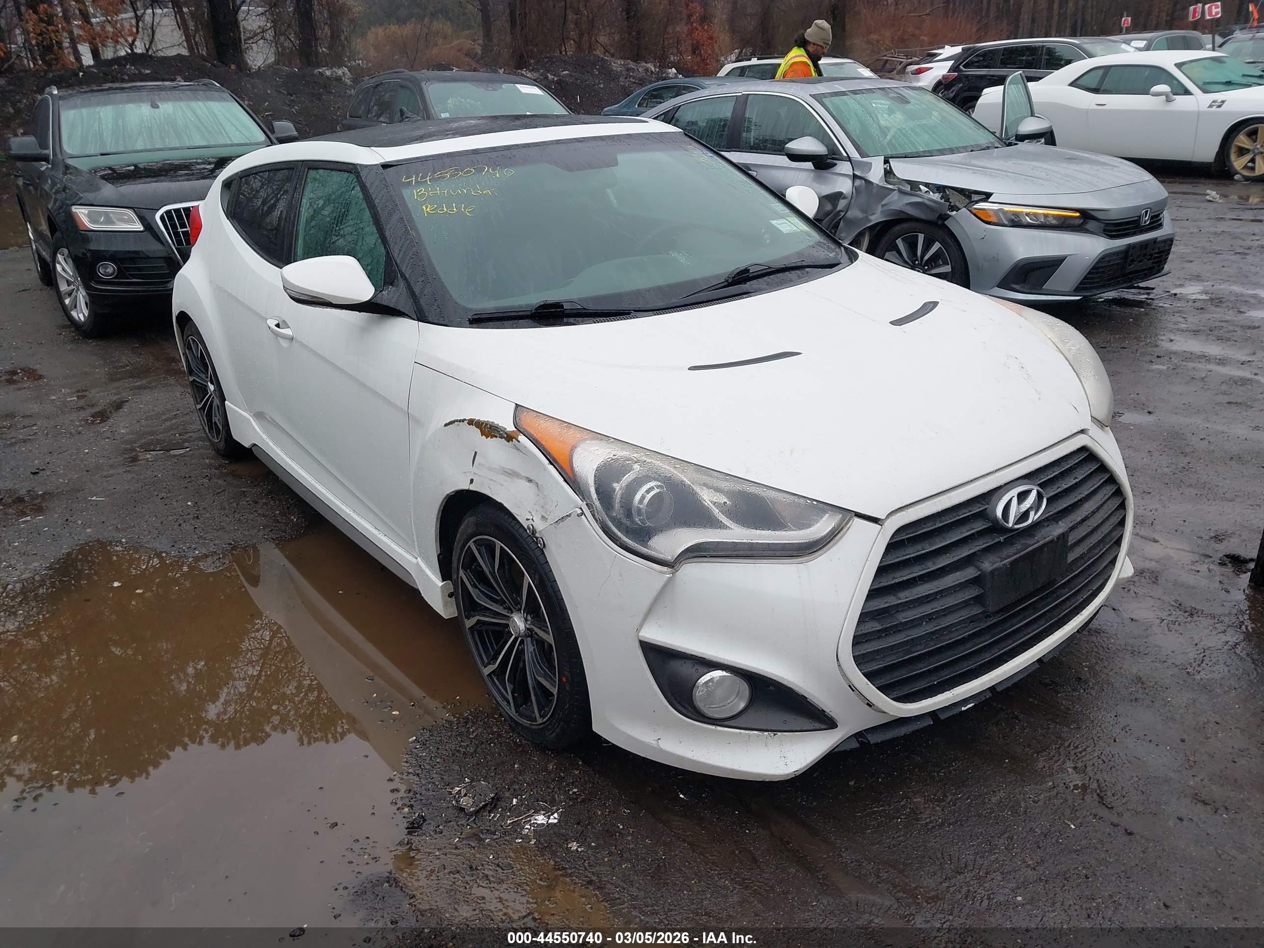HYUNDAI VELOSTER image 6