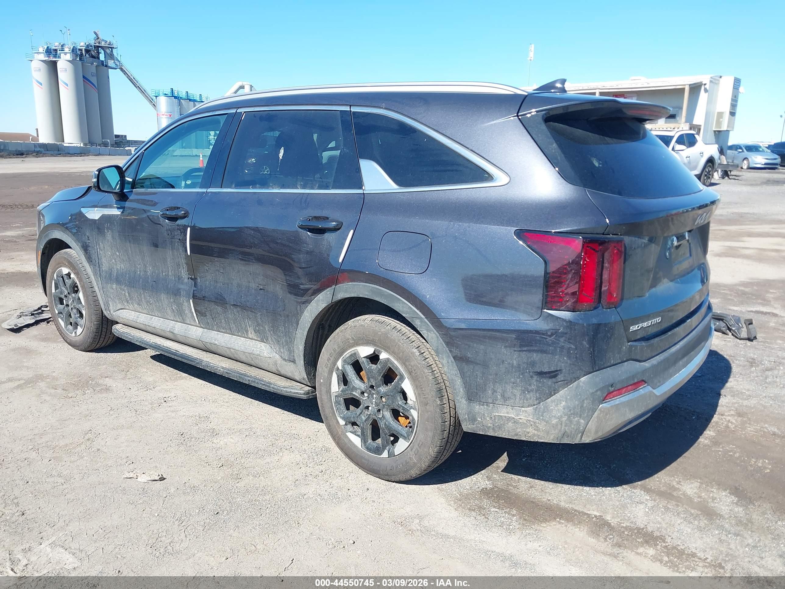 KIA SORENTO image 3