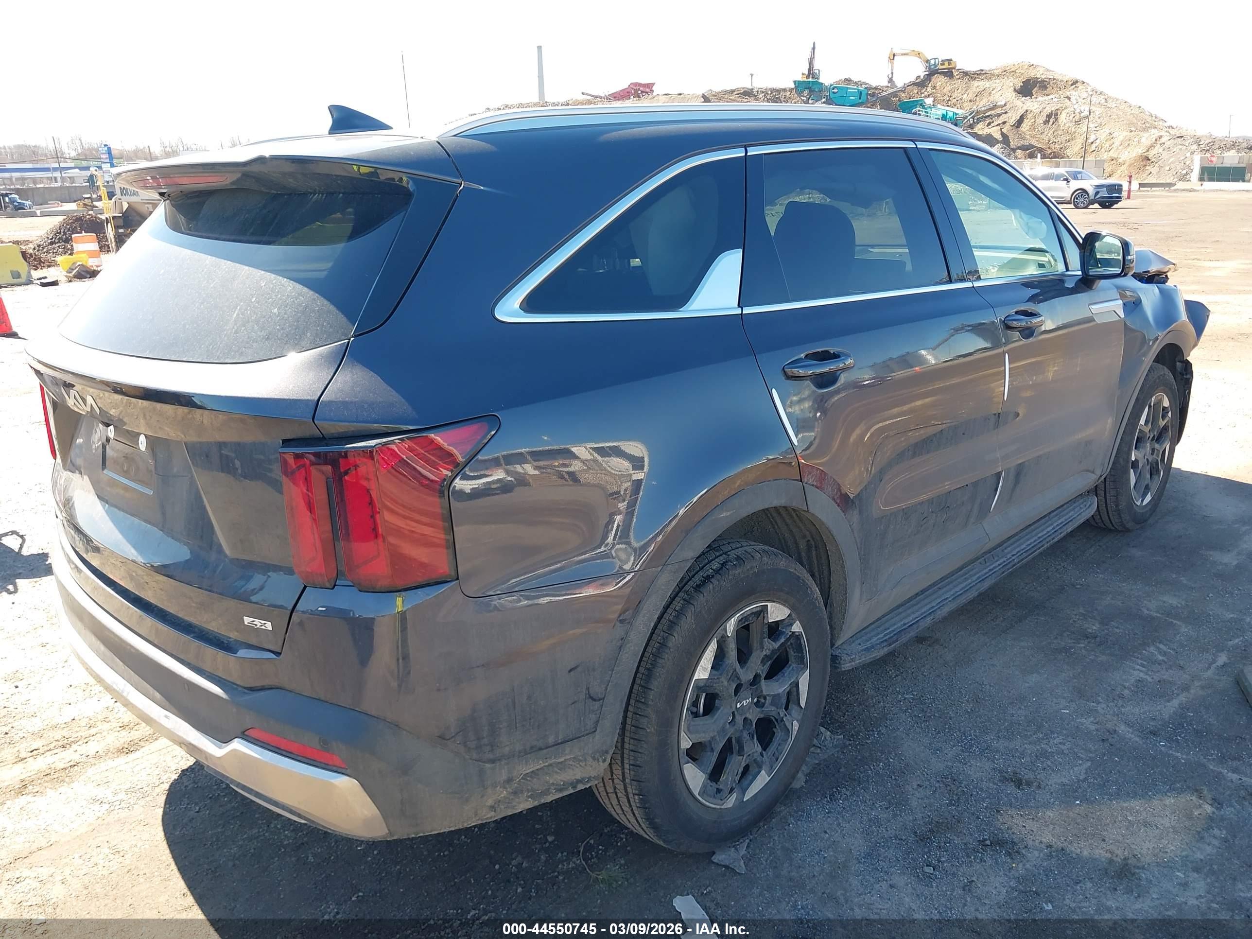 KIA SORENTO image 4