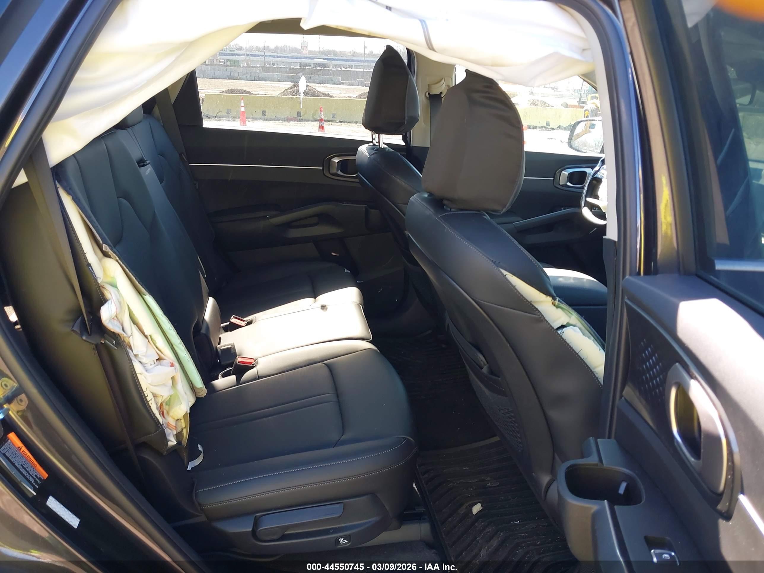 KIA SORENTO image 8