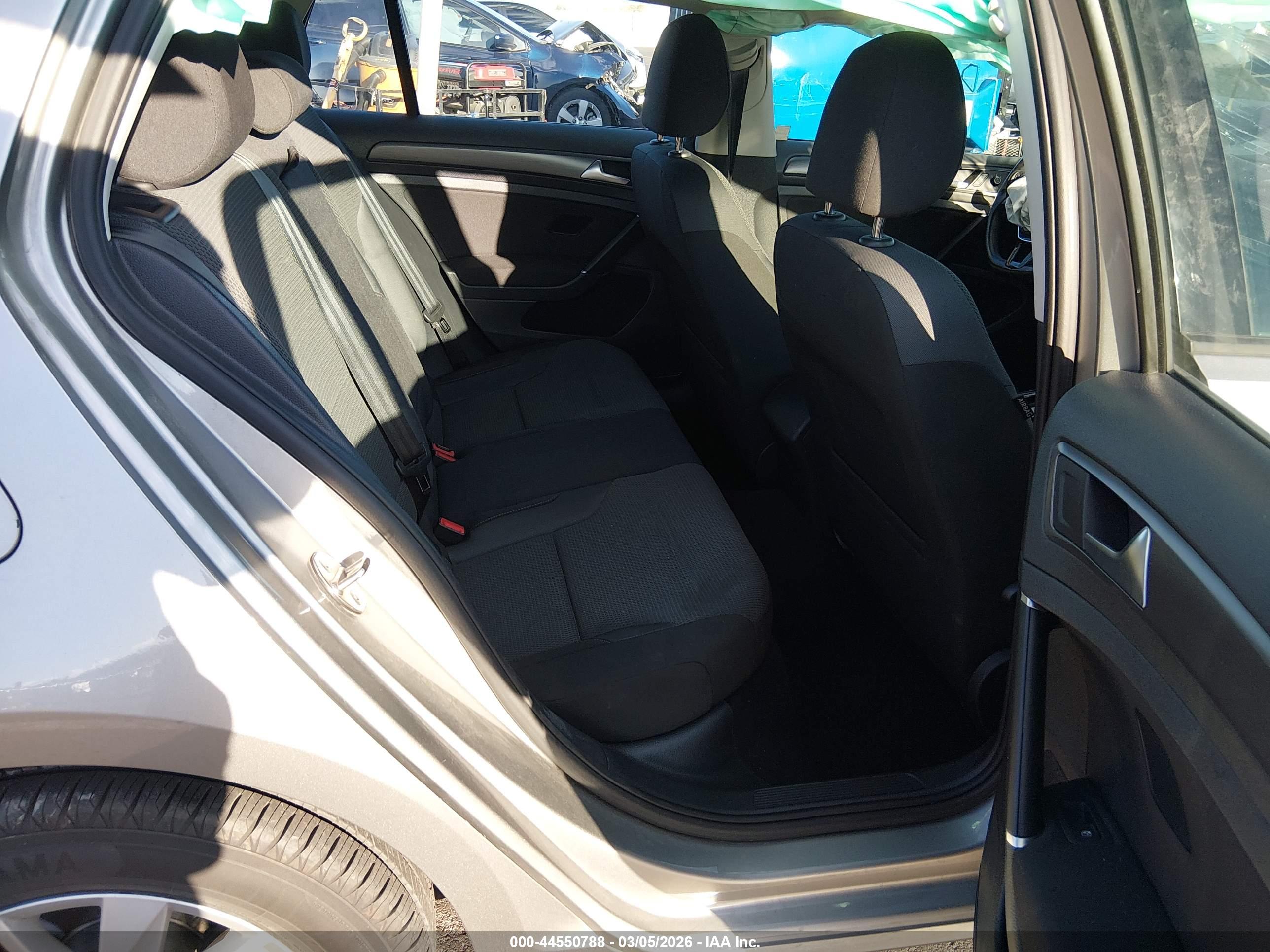 VOLKSWAGEN GOLF image 8