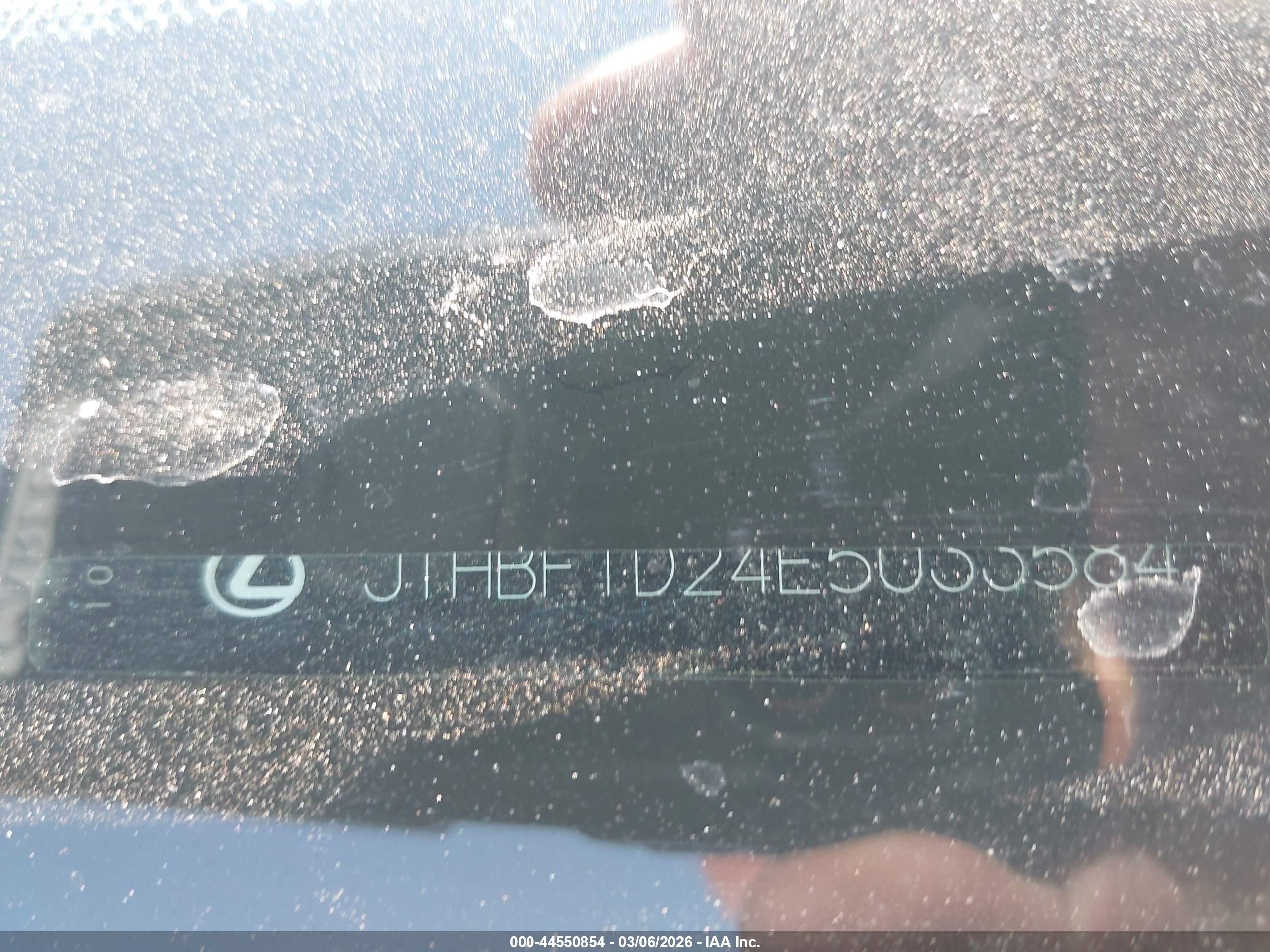 LEXUS IS image 9