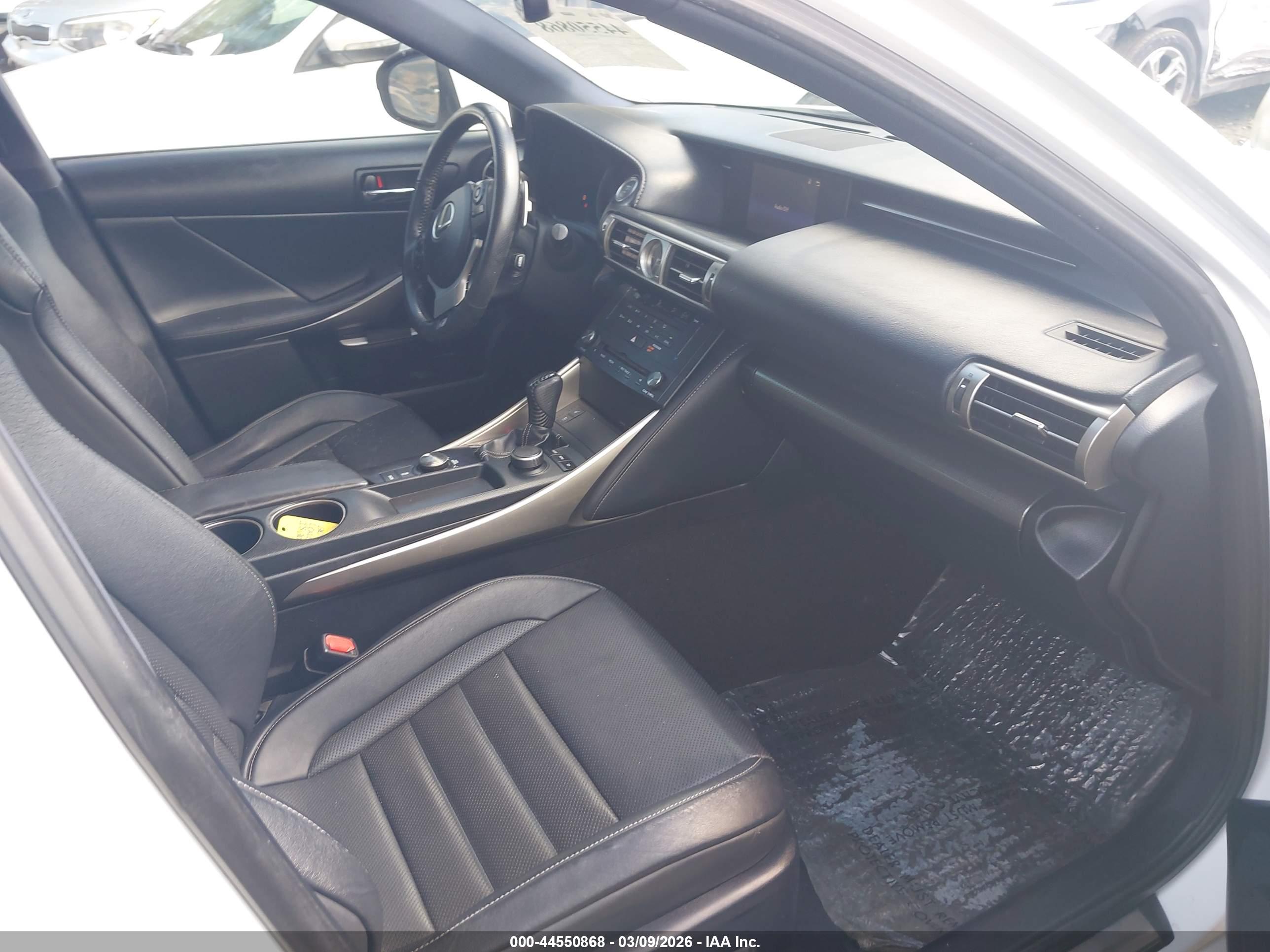 LEXUS IS image 5