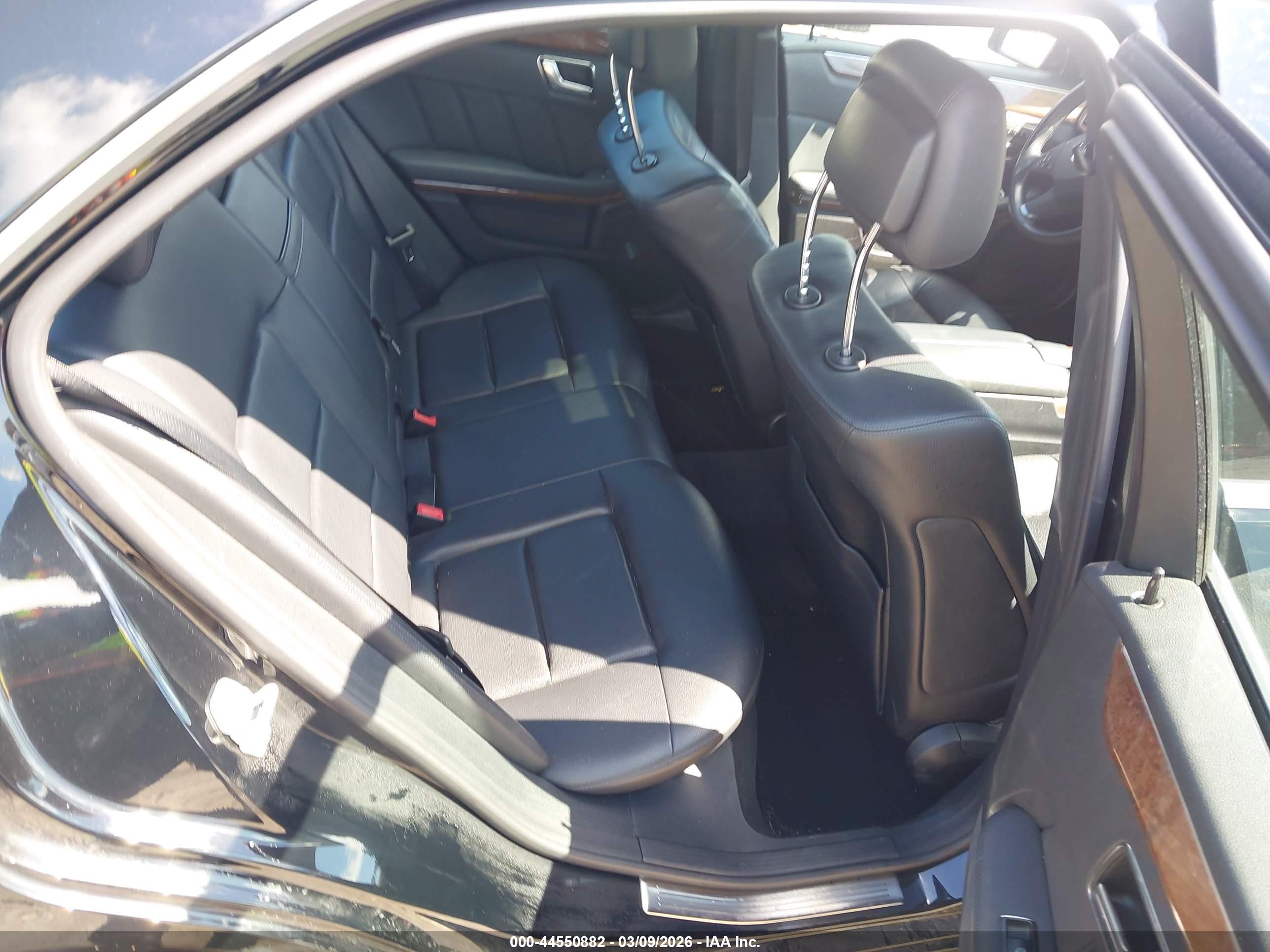 MERCEDES-BENZ E image 8