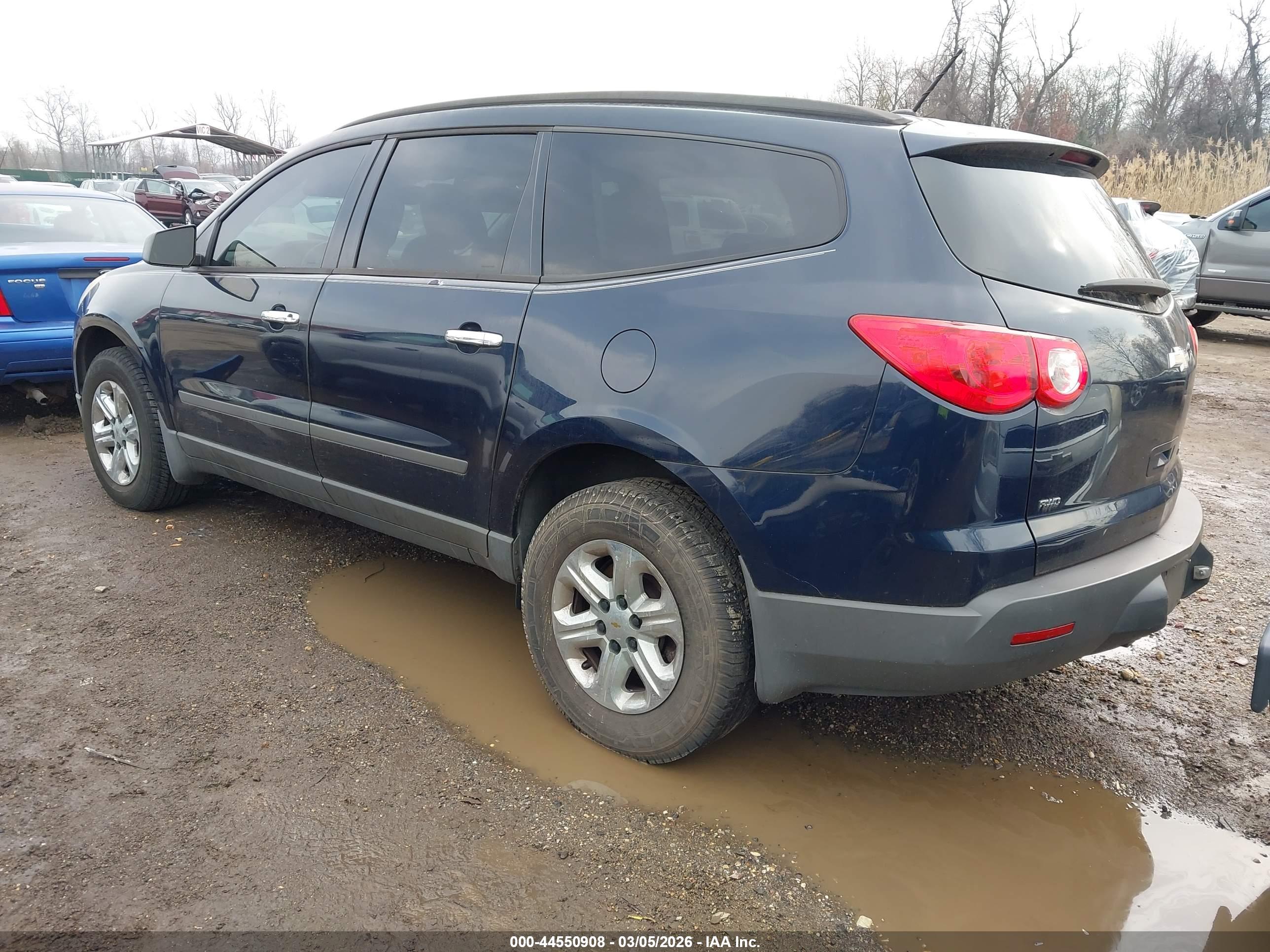 CHEVROLET TRAVERSE image 3