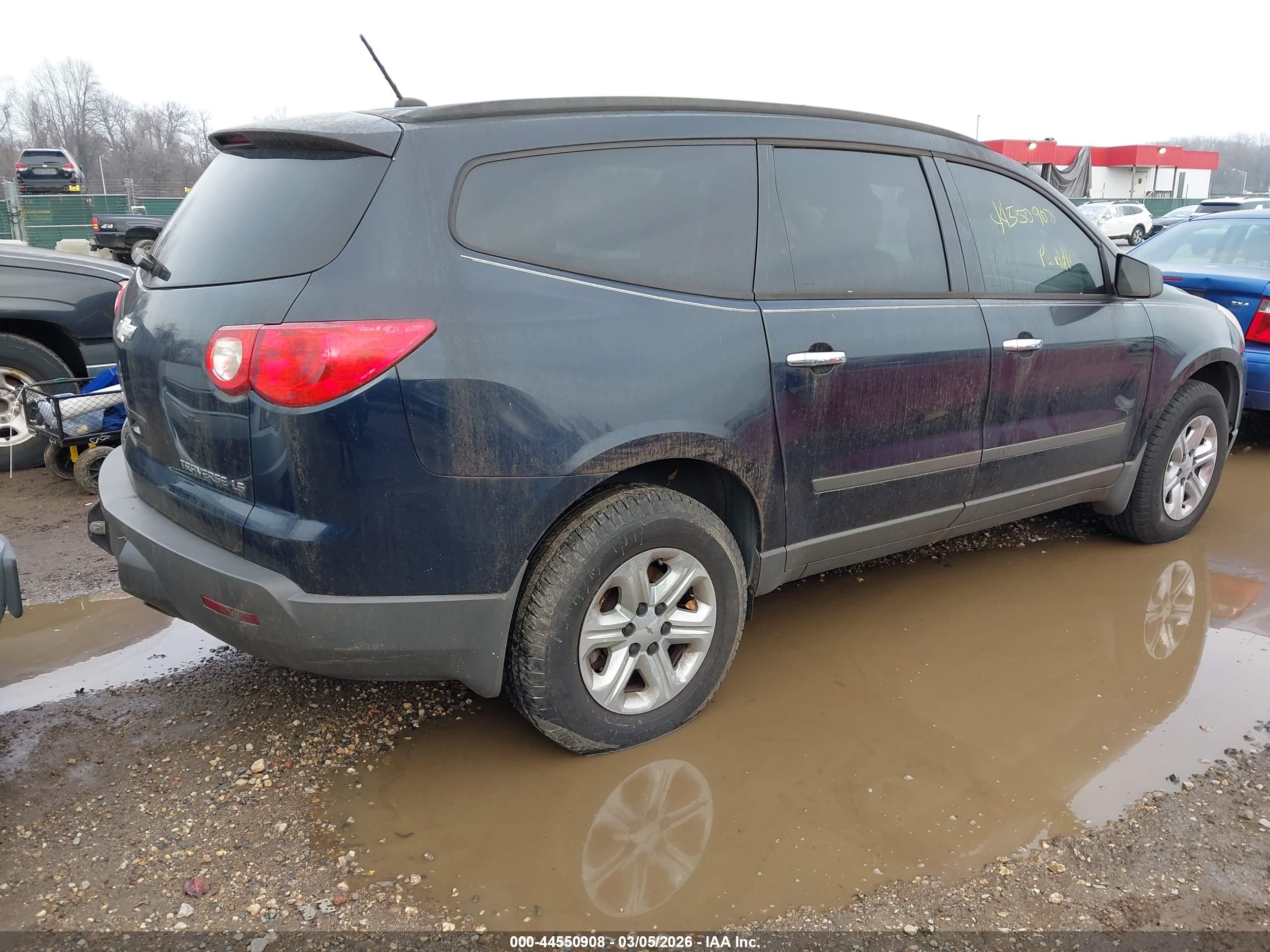 CHEVROLET TRAVERSE image 4