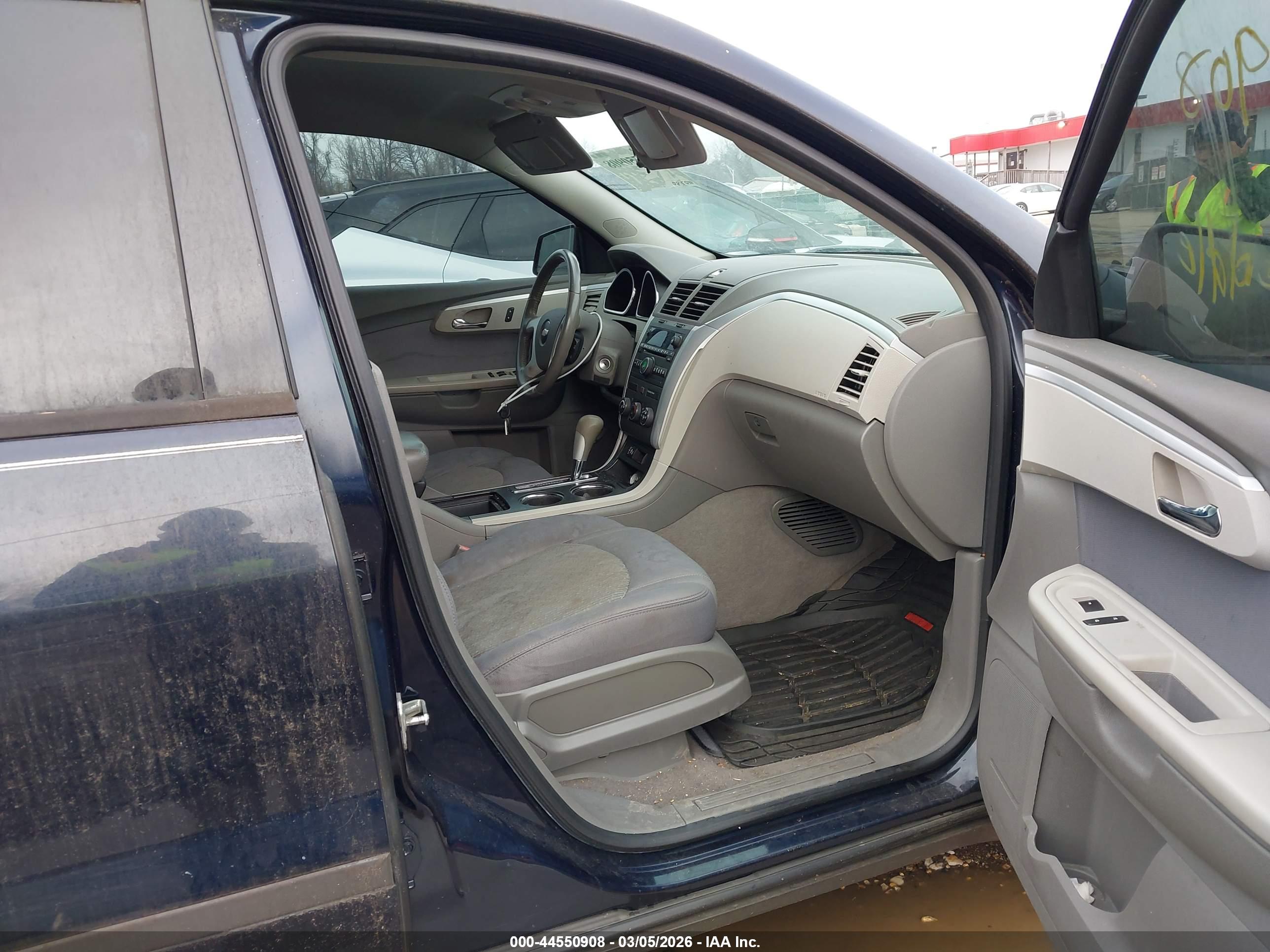 CHEVROLET TRAVERSE image 5