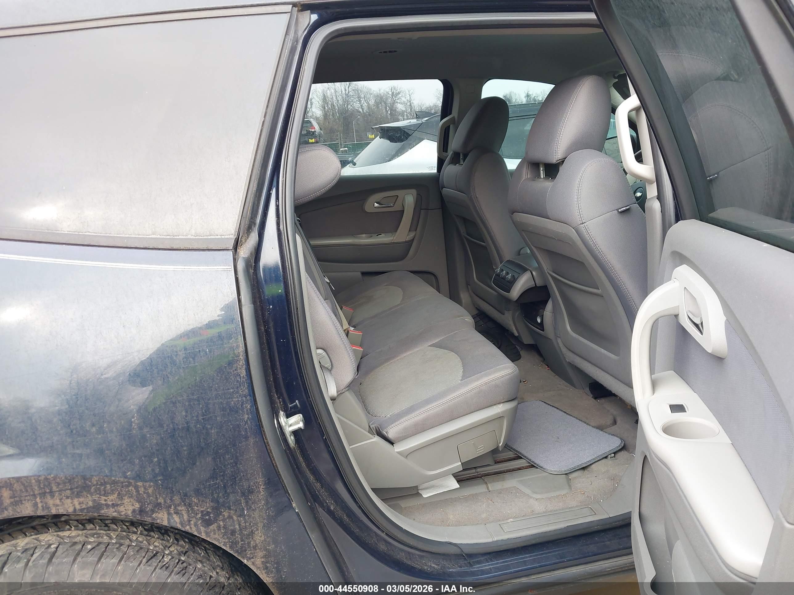 CHEVROLET TRAVERSE image 8