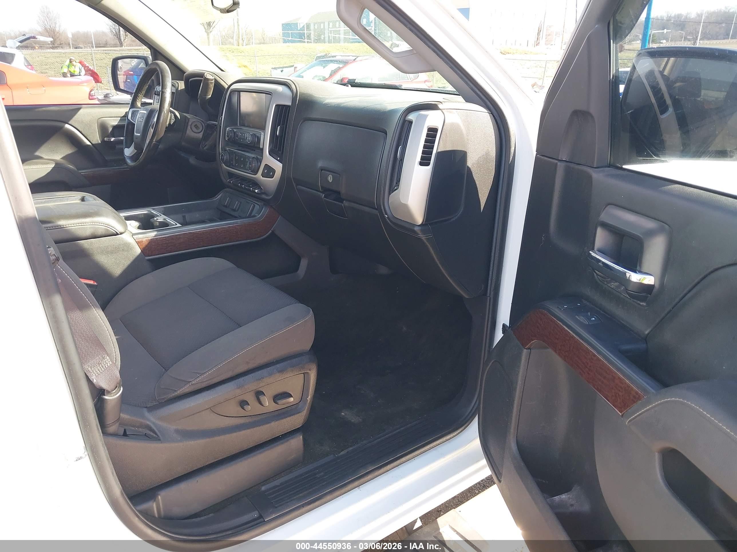 GMC SIERRA image 5